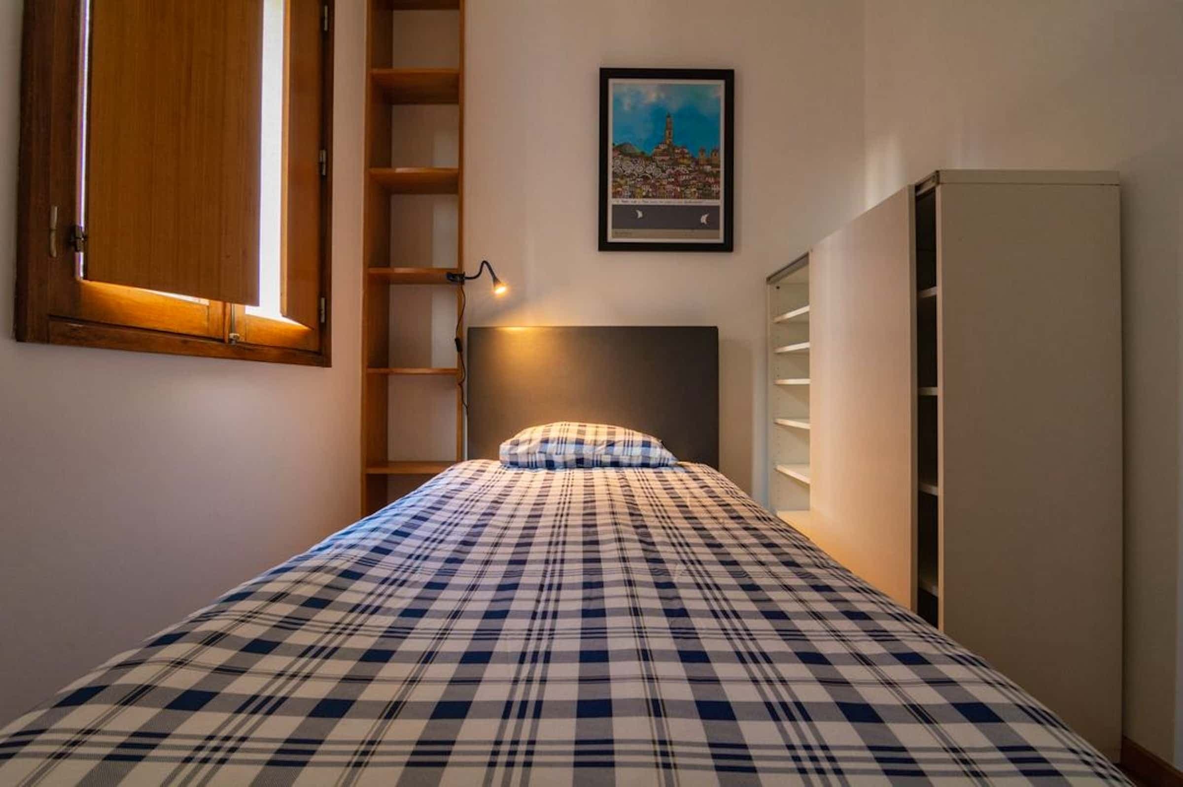 Single room in a 5-bedroom apartment in Rua de Salgueiro Maia, Porto photo 1
