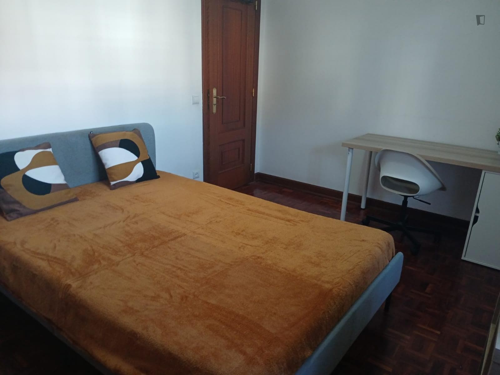 Delightful Double Bedroom close to Cidade Coimbra Stadium photo 1