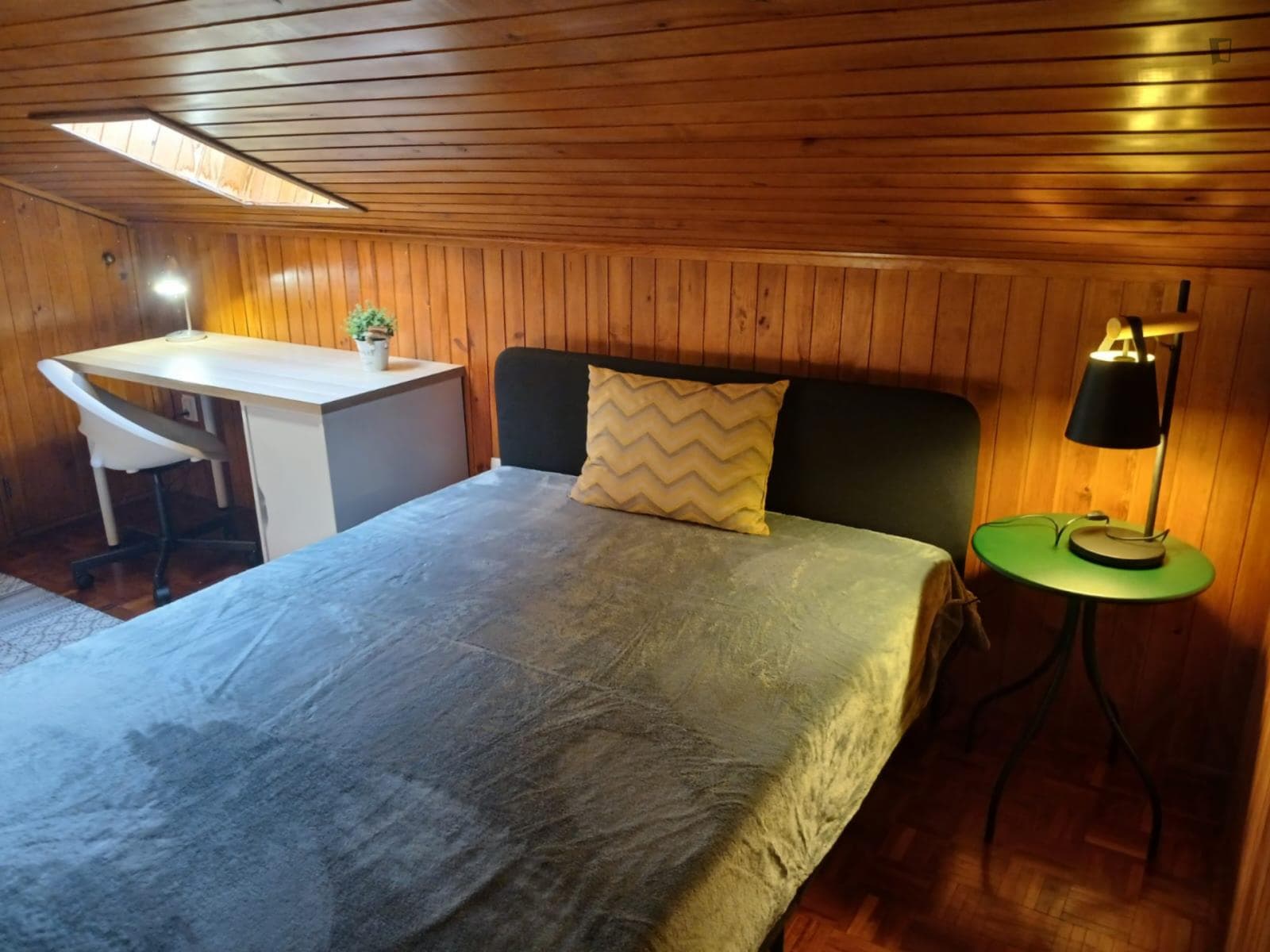Irresistible Double Bedroom close to ESEC photo 1