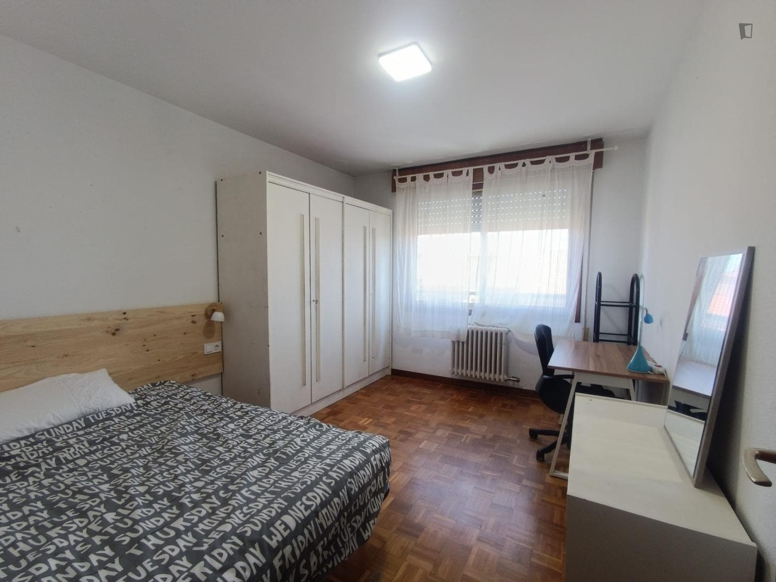 Inviting single bedroom in Iturrama photo 1