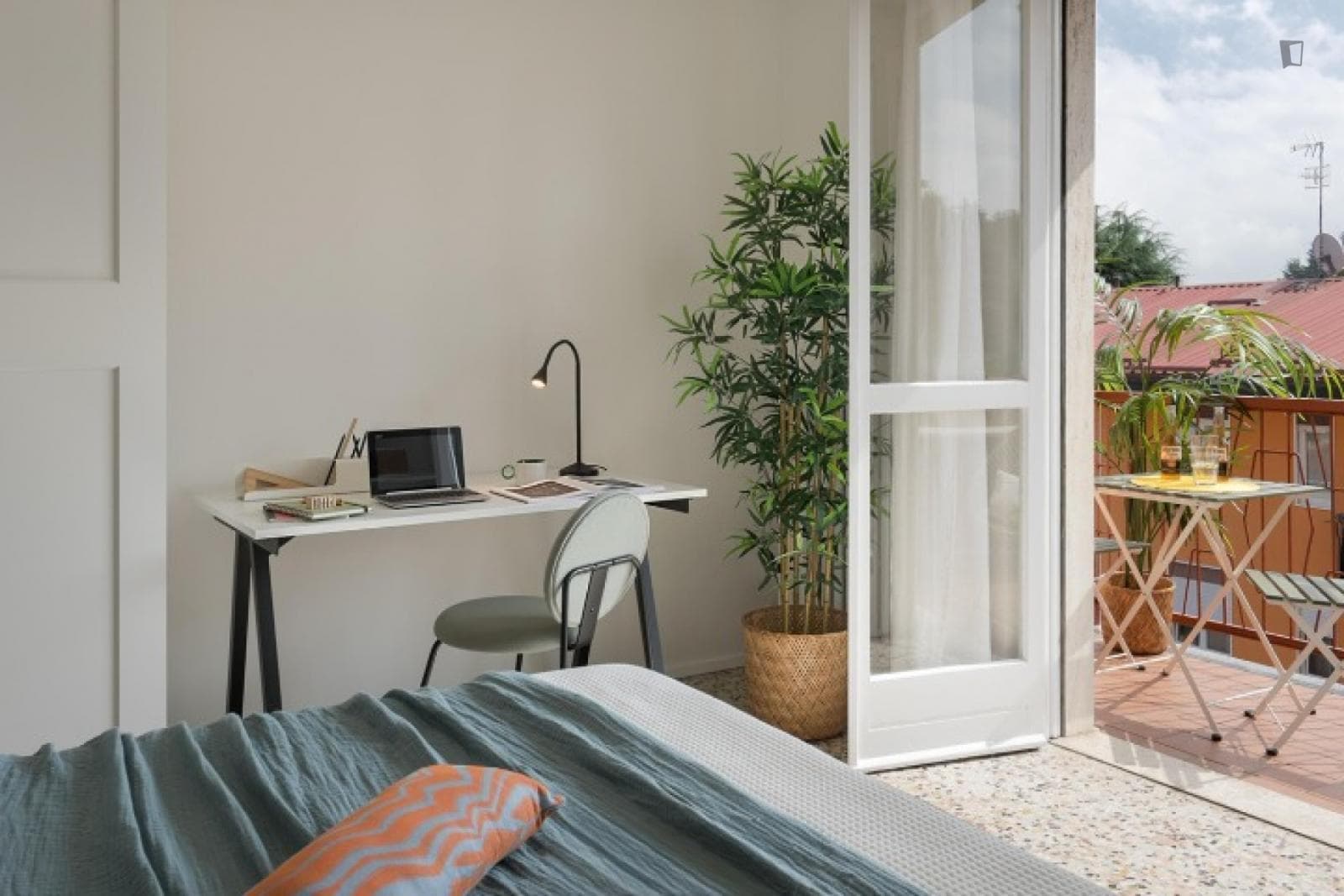 Double bedroom, with private bathroom, in 2-bedroom apartment photo 1