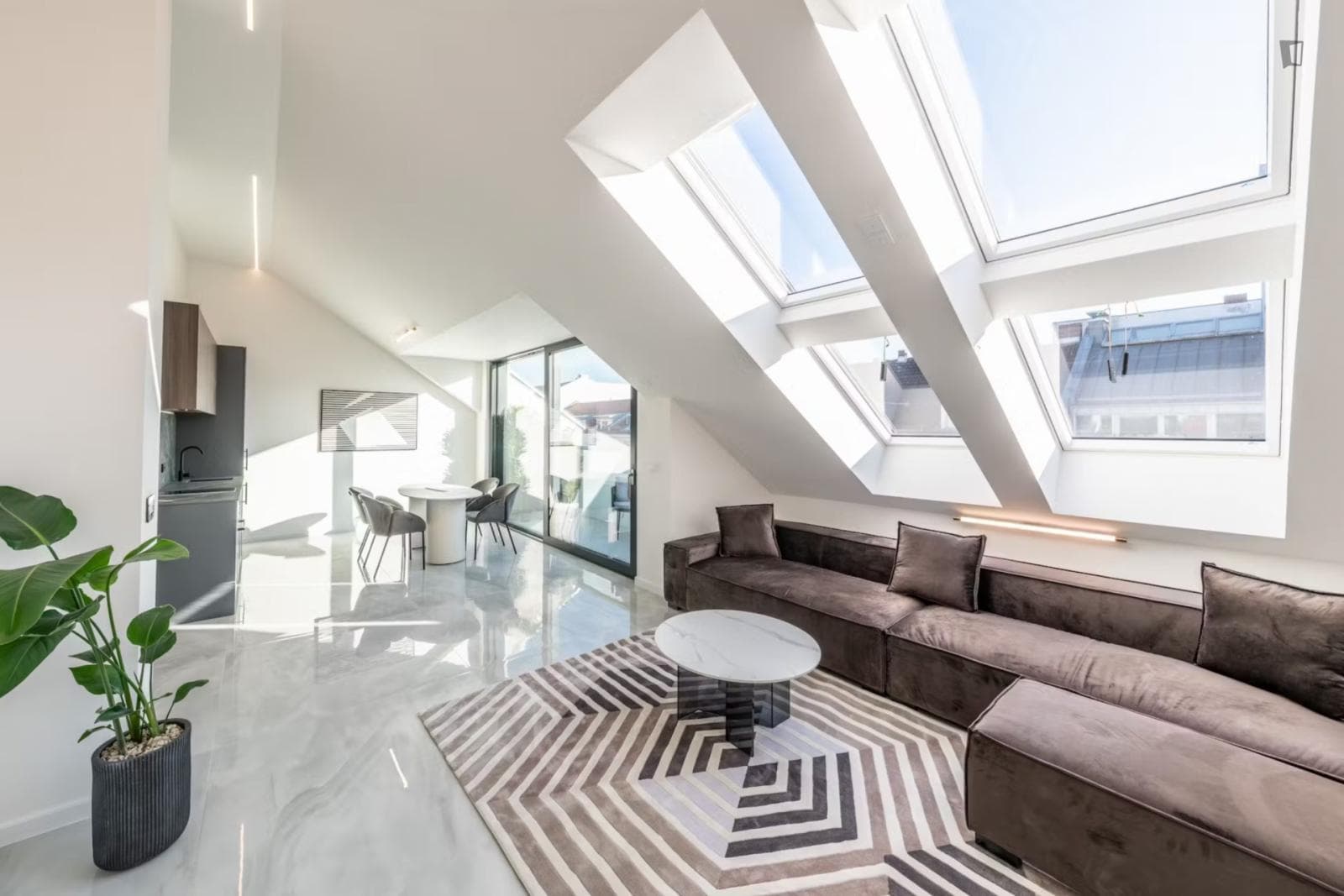 Stylish 1-bedroom flat with balcony near the spectacular Mauerpark photo 1