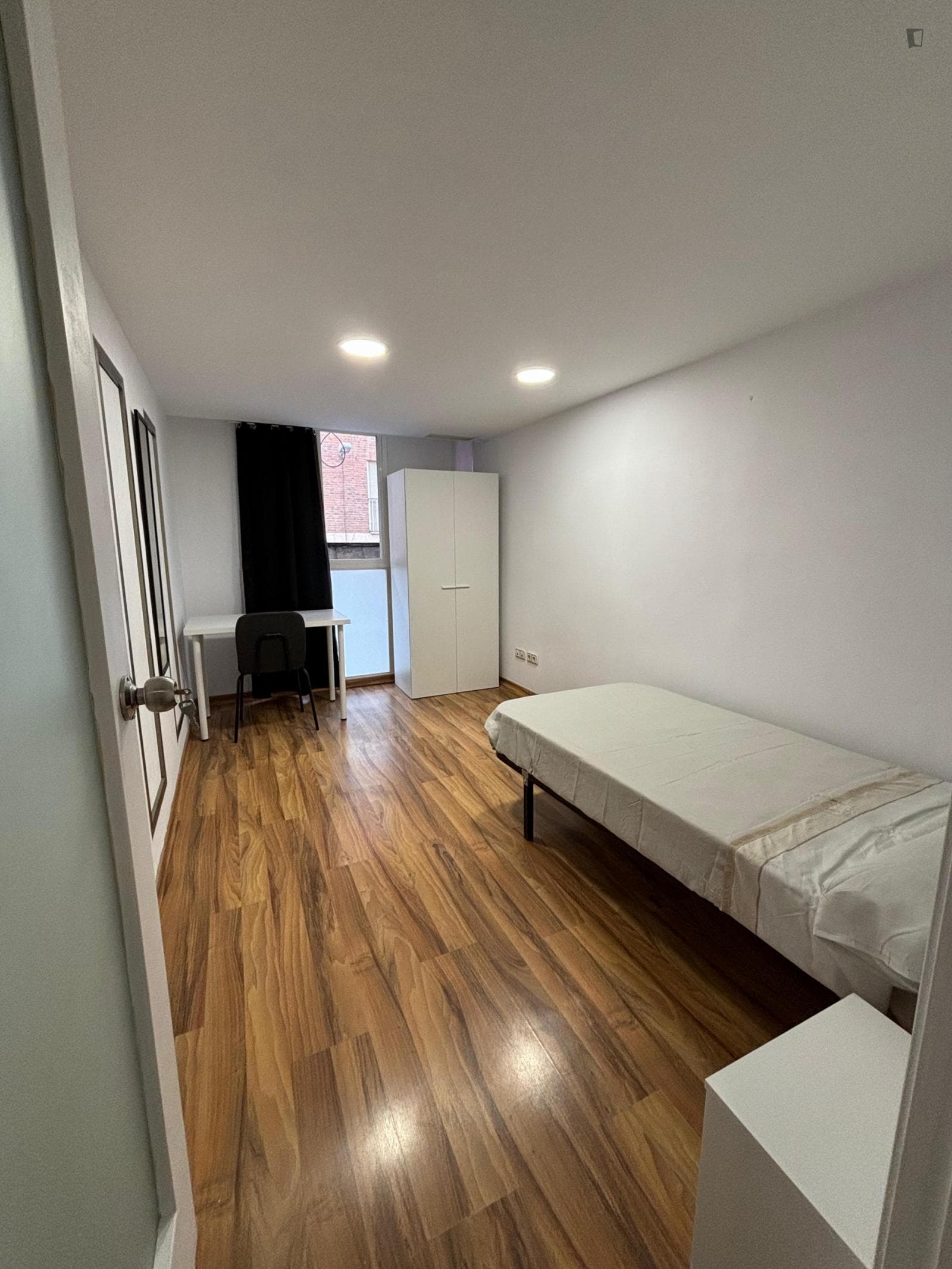 Homely single bedroom near the Carrús train station photo 1