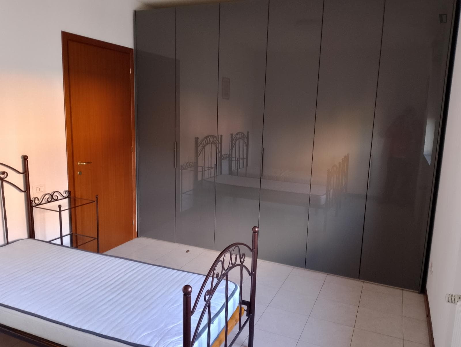 Single bedroom in spacious apartment very well connected to the city center of Milan photo 1