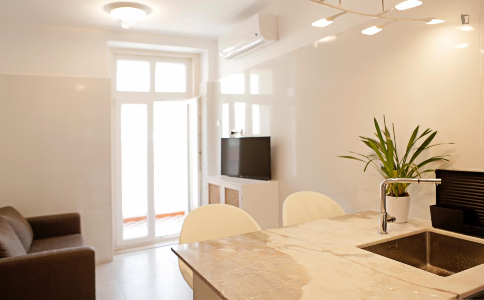 Amazing 4 Bedroom Apartment close to Instituto Superior Técnico photo 1