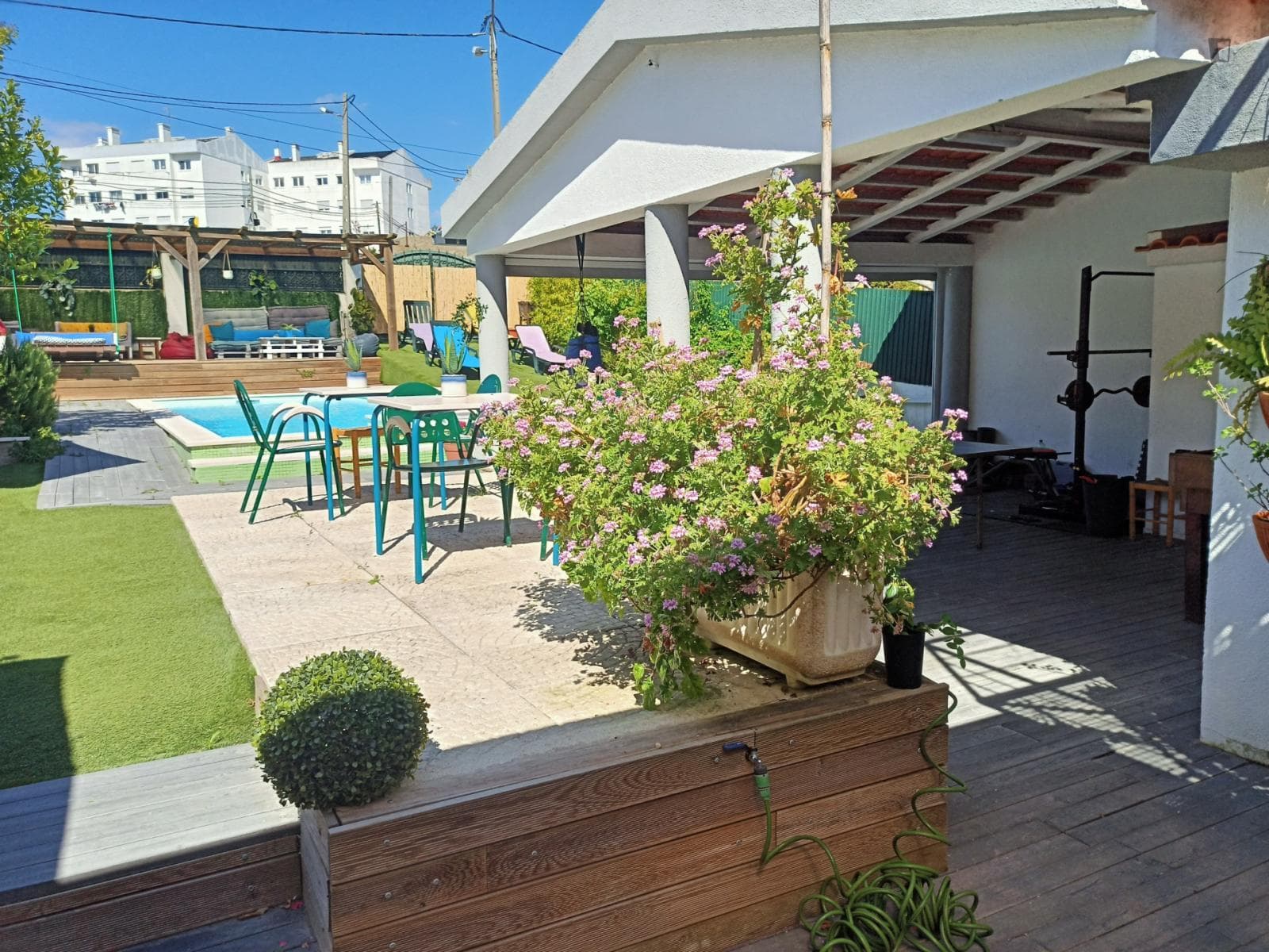 Charming double ensuite bedroom in Charneca da Caparica photo 1