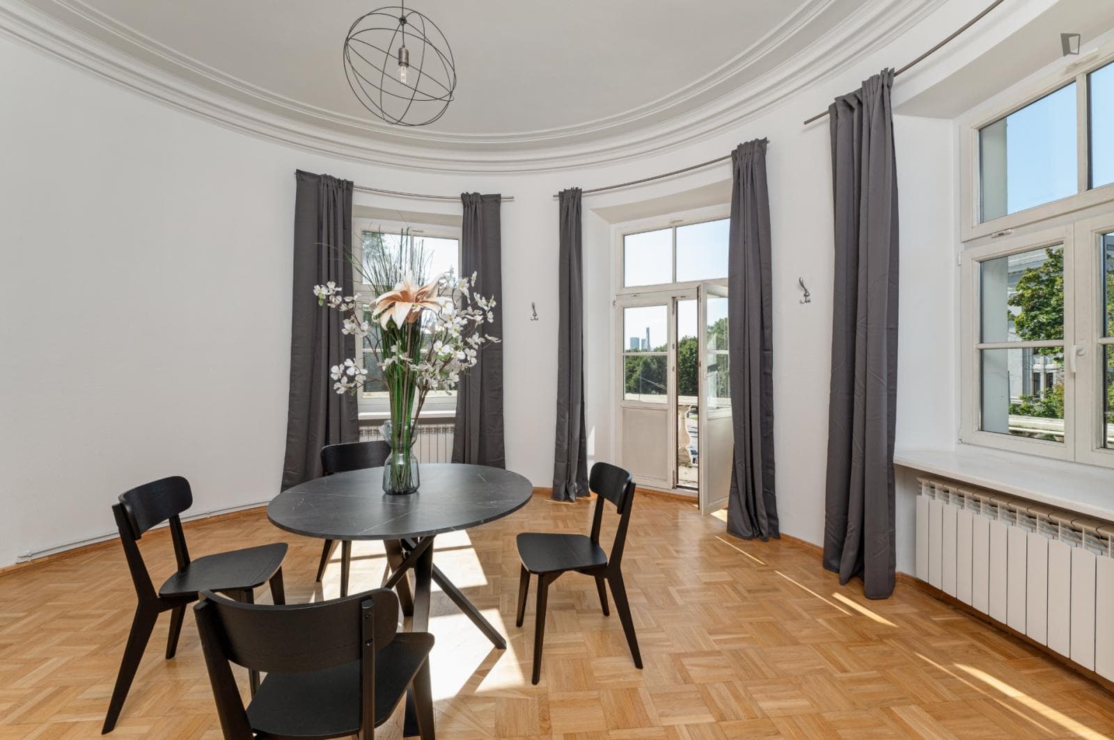 Sunny double bedroom in the Central District photo 1