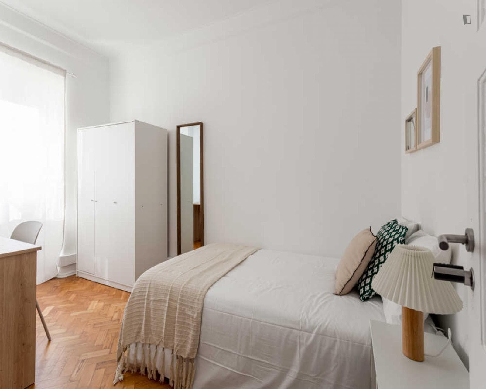 Cosy single bedroom in Alvalade photo 1
