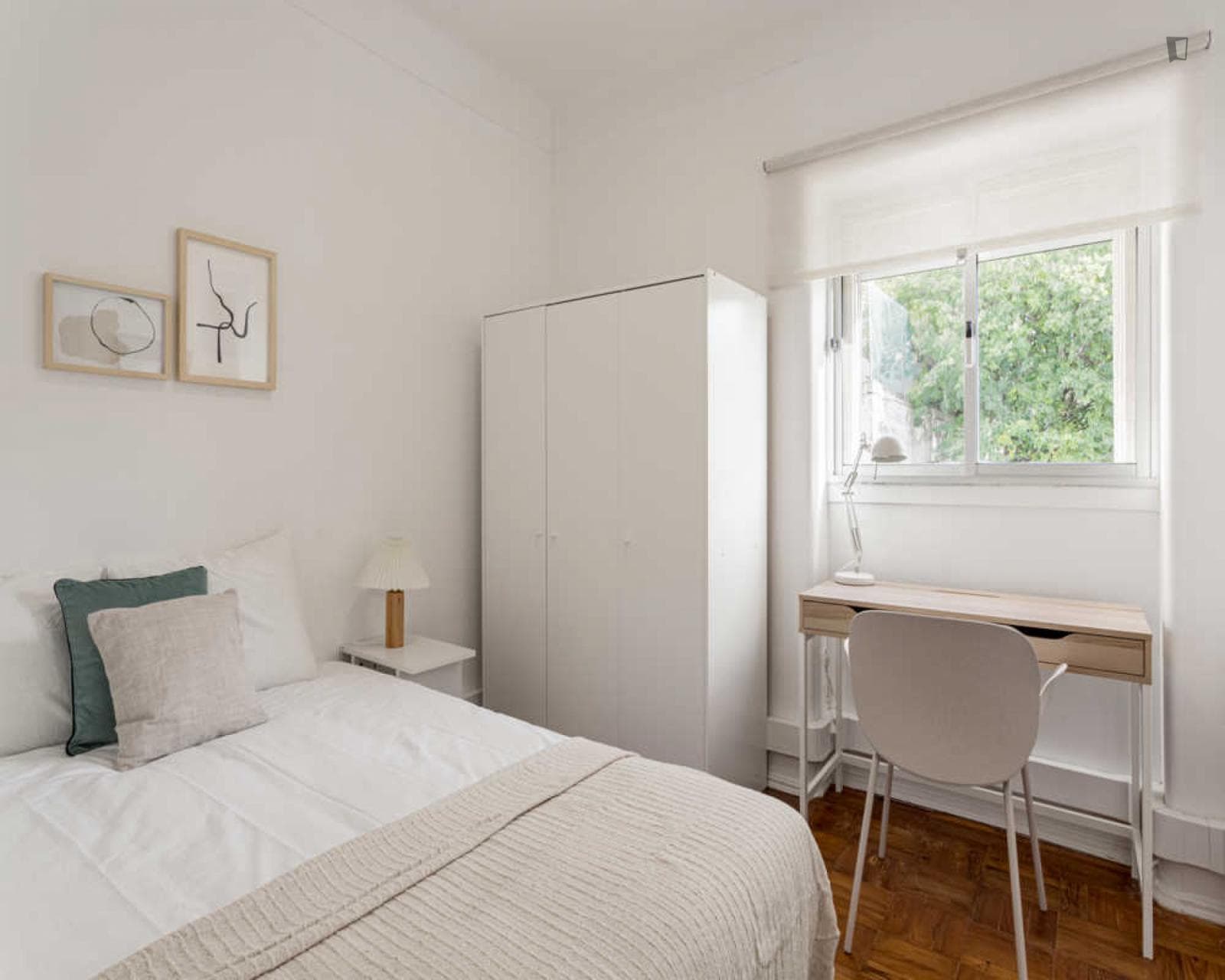 Comfy single bedroom in well-linked Alvalade photo 1