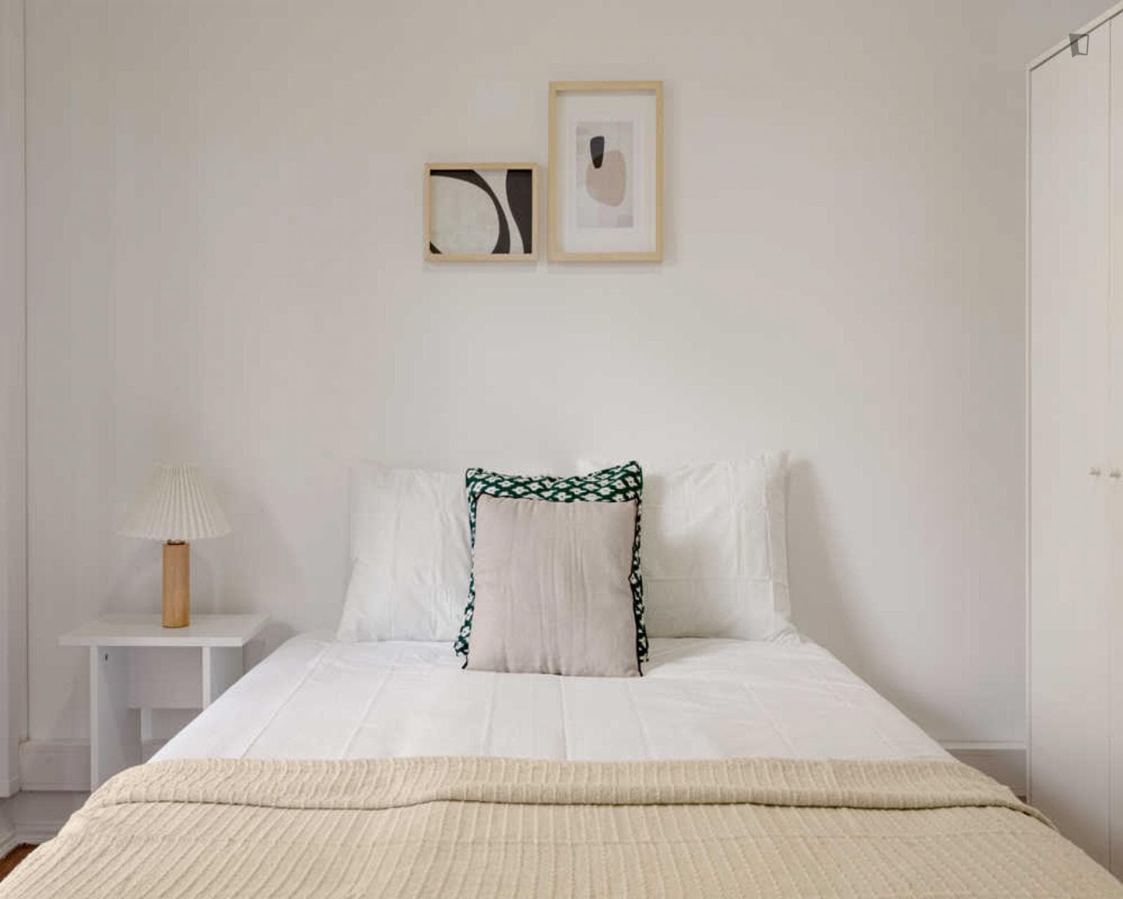 Luminous single bedroom in Alvalade photo 1