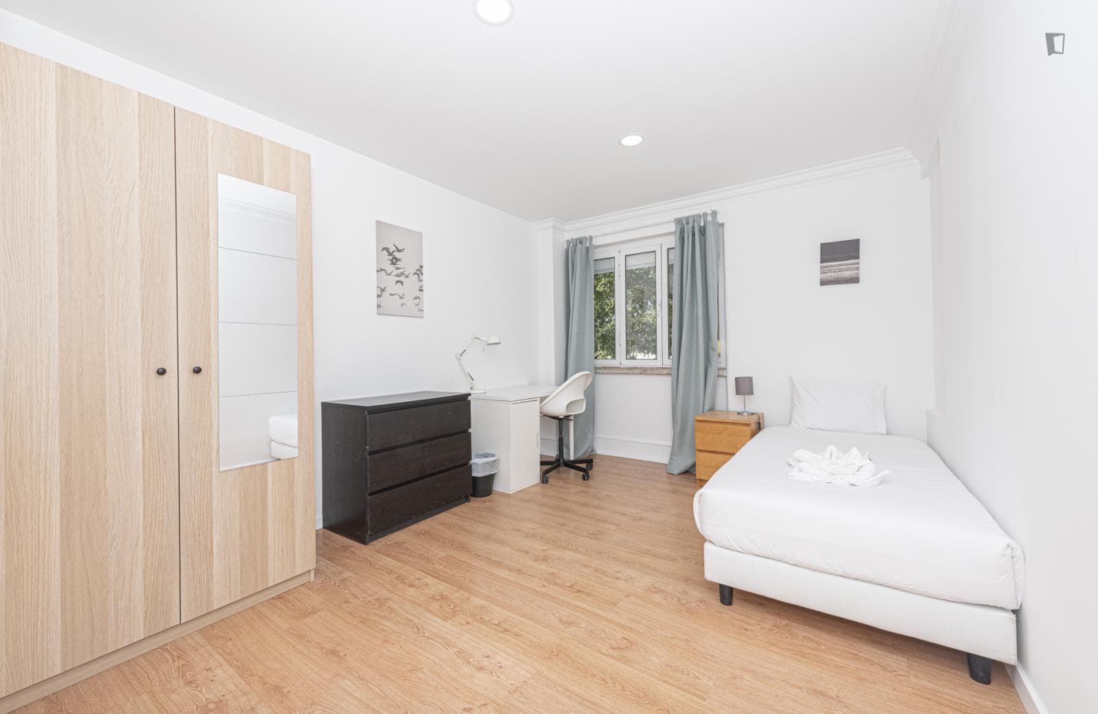 Single bedroom close to IST ref 102 photo 1