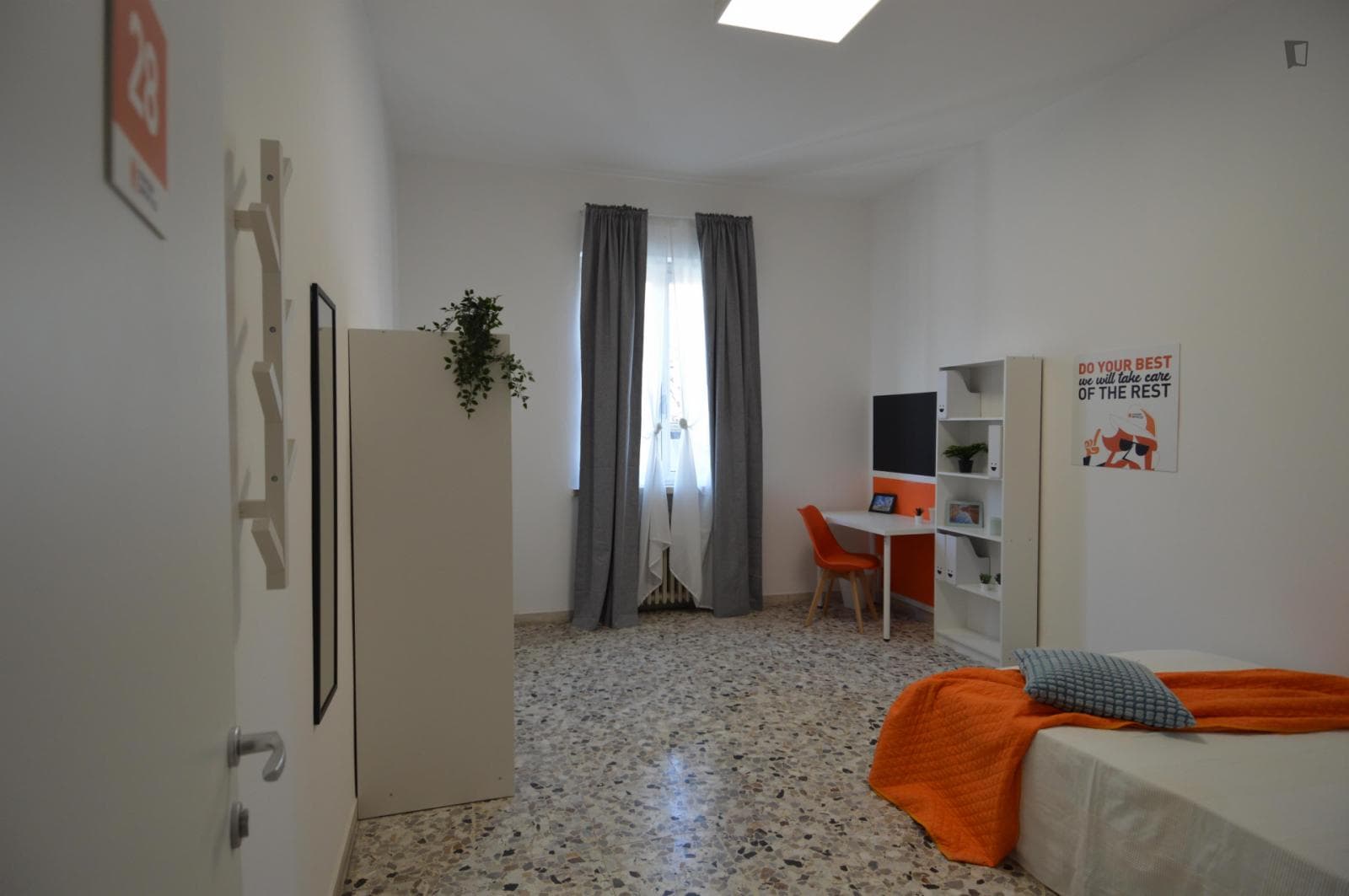 Spacious double bedroom near Università degli Studi di Modena e Reggio Emilia photo 1