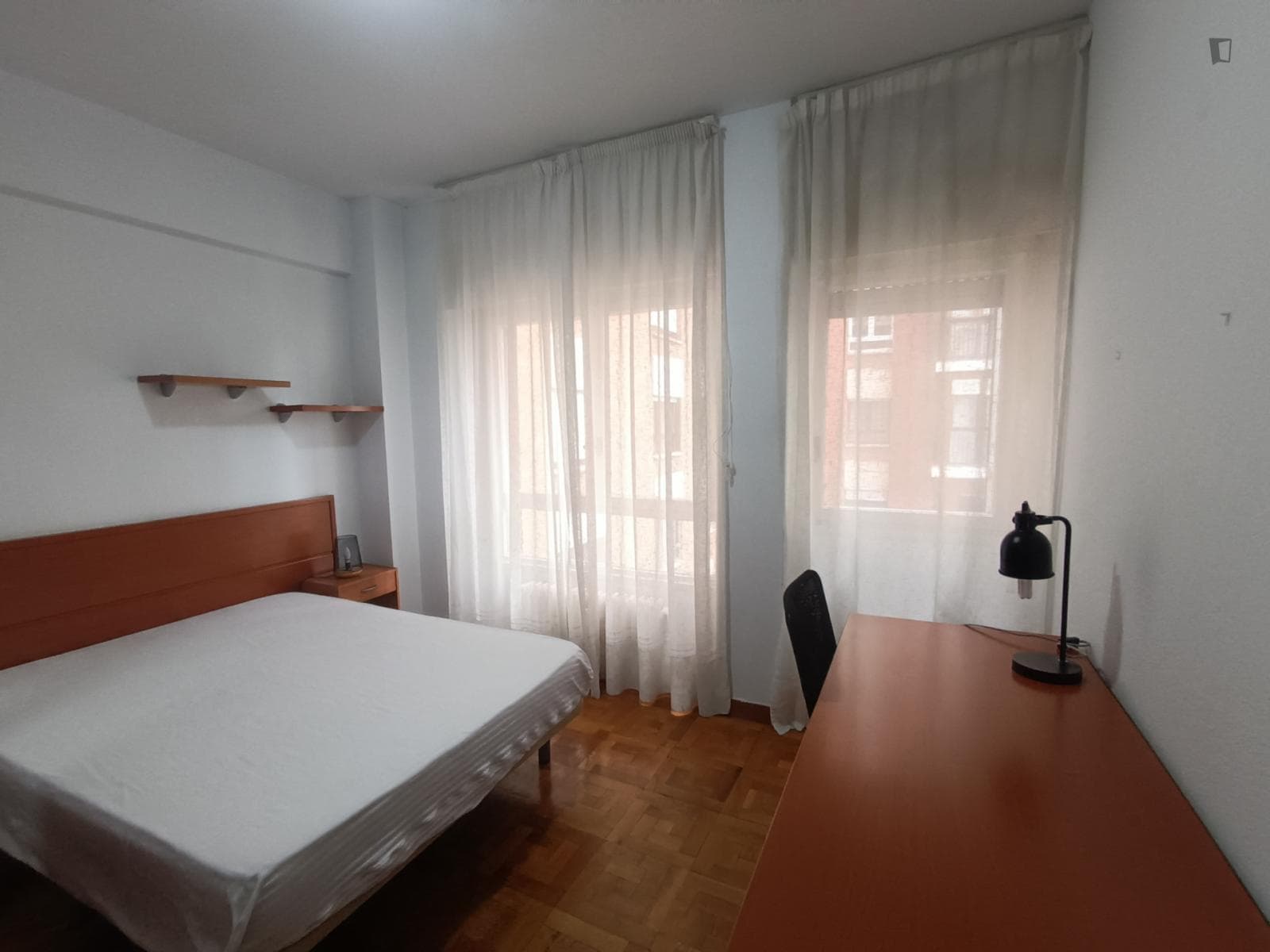 Bright single bedroom in a shared flat near the campus of University of Navarra  photo 1