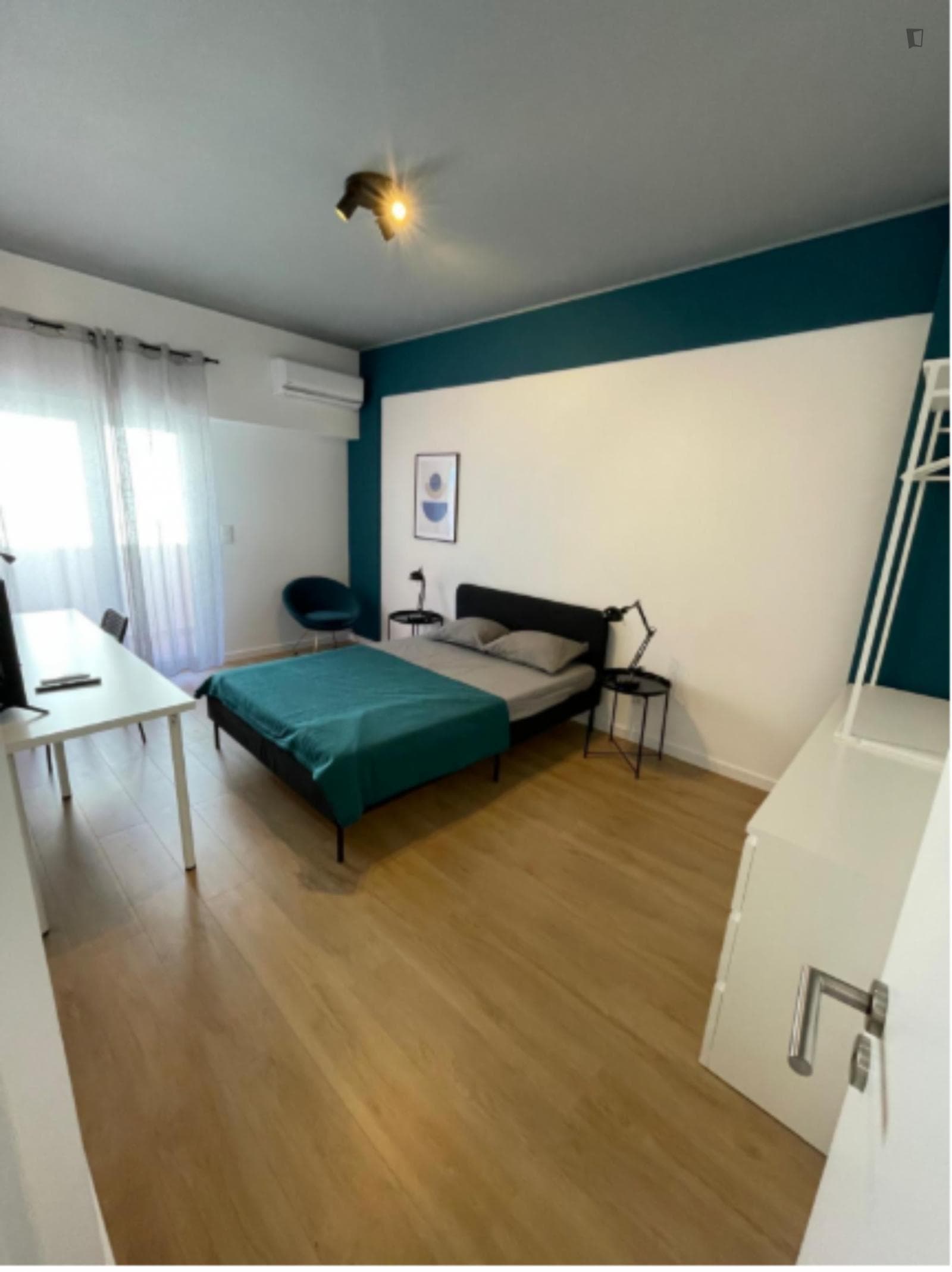 Captivating Double Bedroom close to Setúbal Train Station photo 1