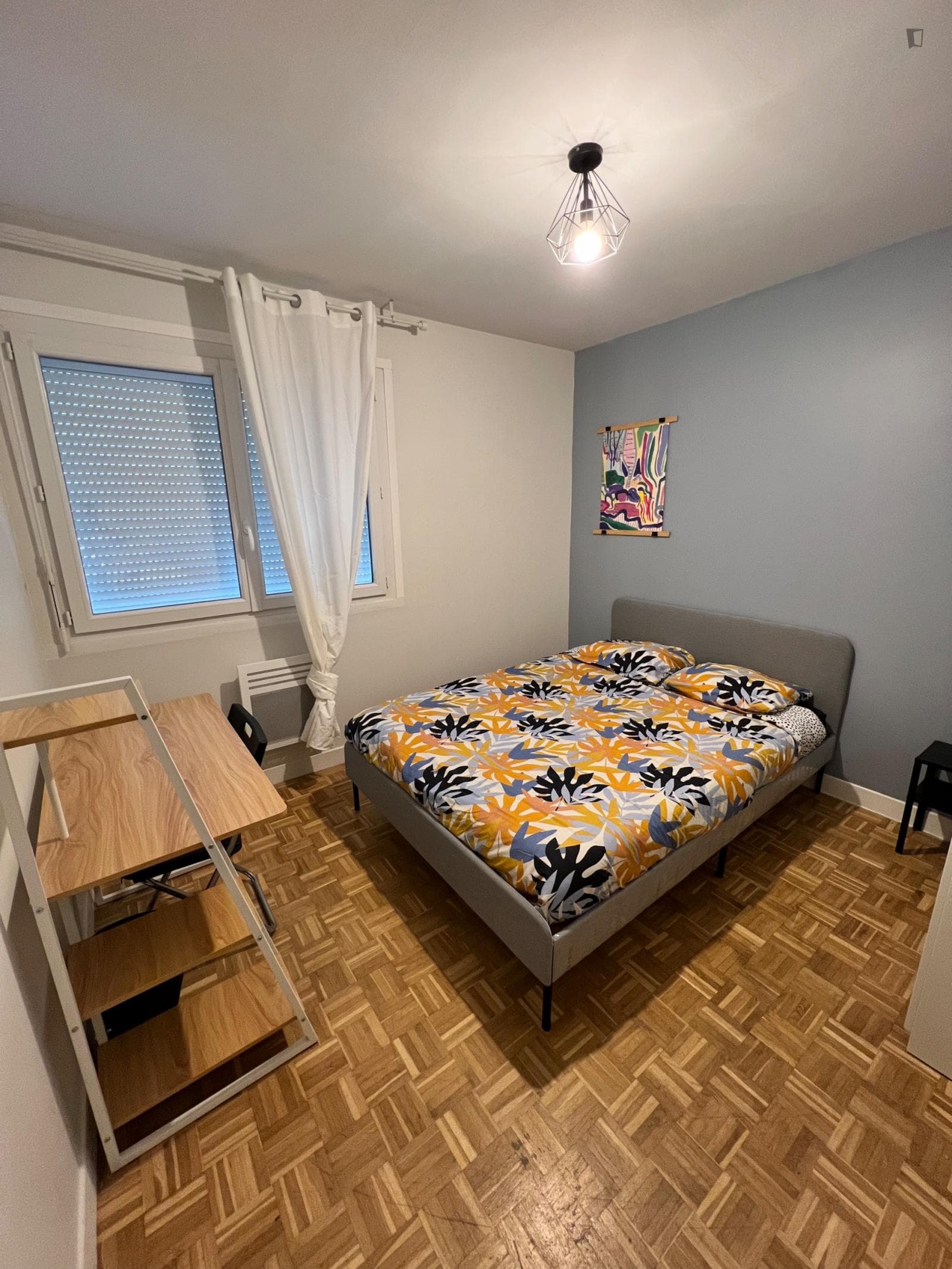 Double bedroom in 4-bedroom apartment photo 1