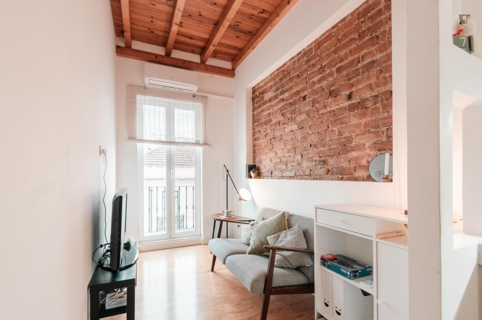Dreamy 1 Bedroom Duplex Apartment close to Marvila Train Station photo 1