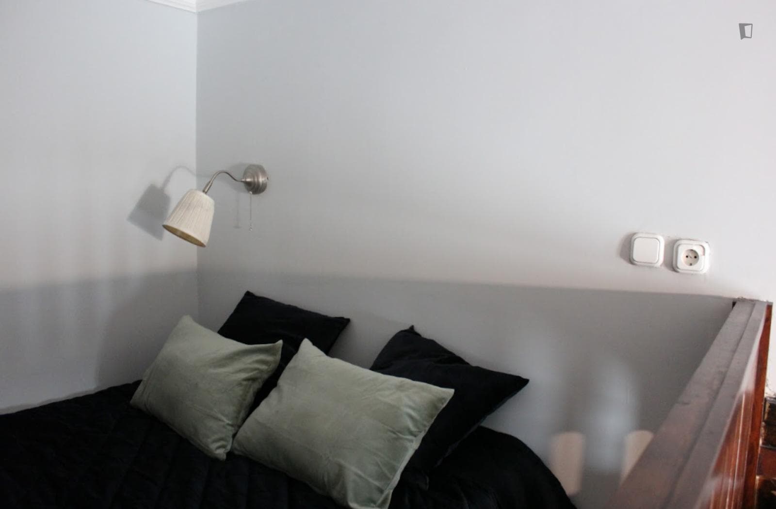 Nice single bedroom in well-connected District VII area photo 1