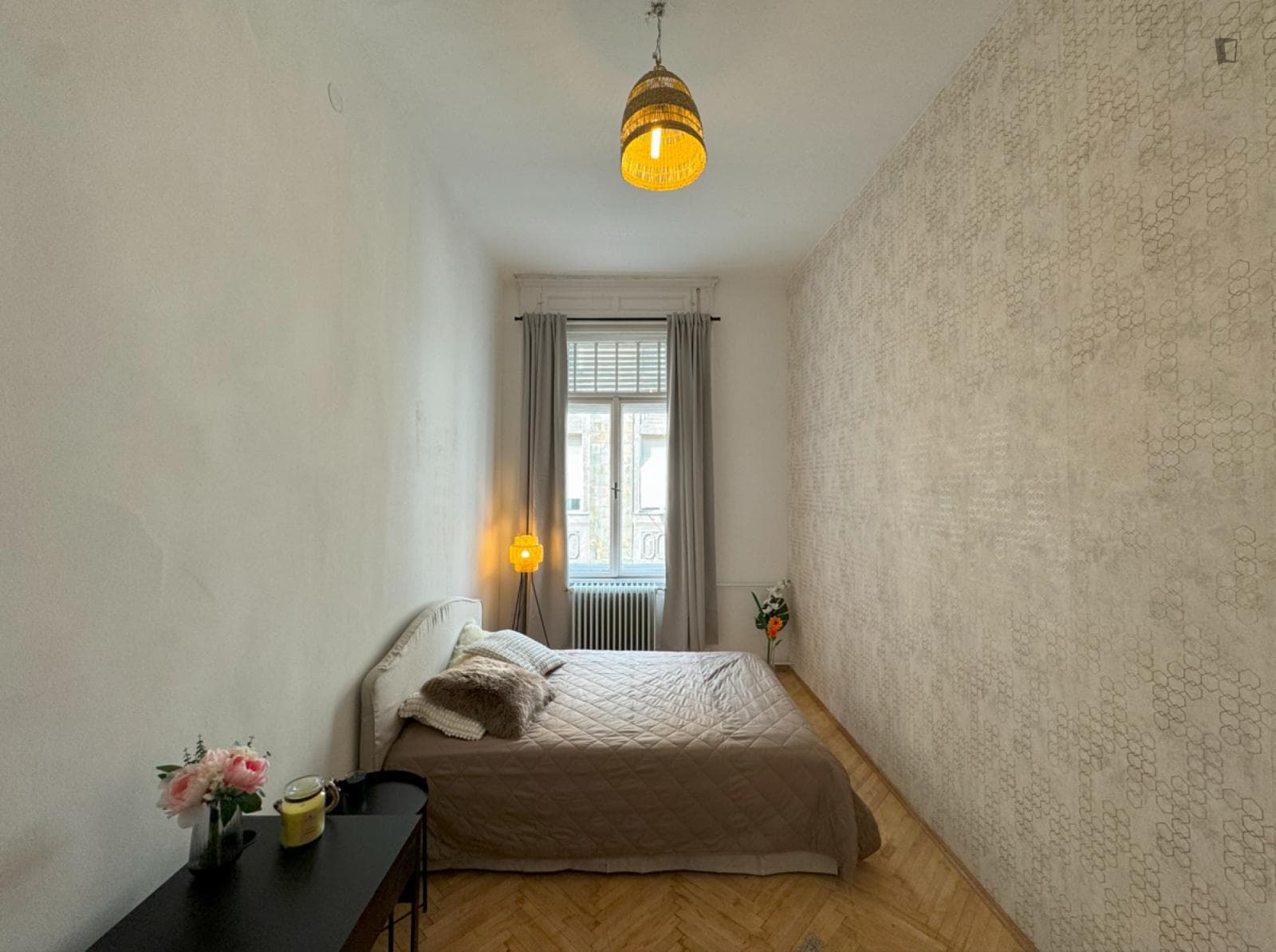 Cozy single bedroom in shared flat near the Ferenciek tere metro station photo 1