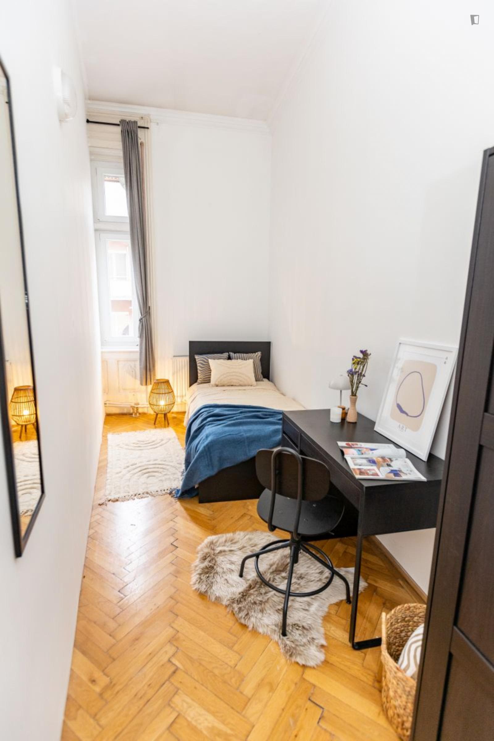 Cozy single bedroom in well-connected Józsefváros photo 1
