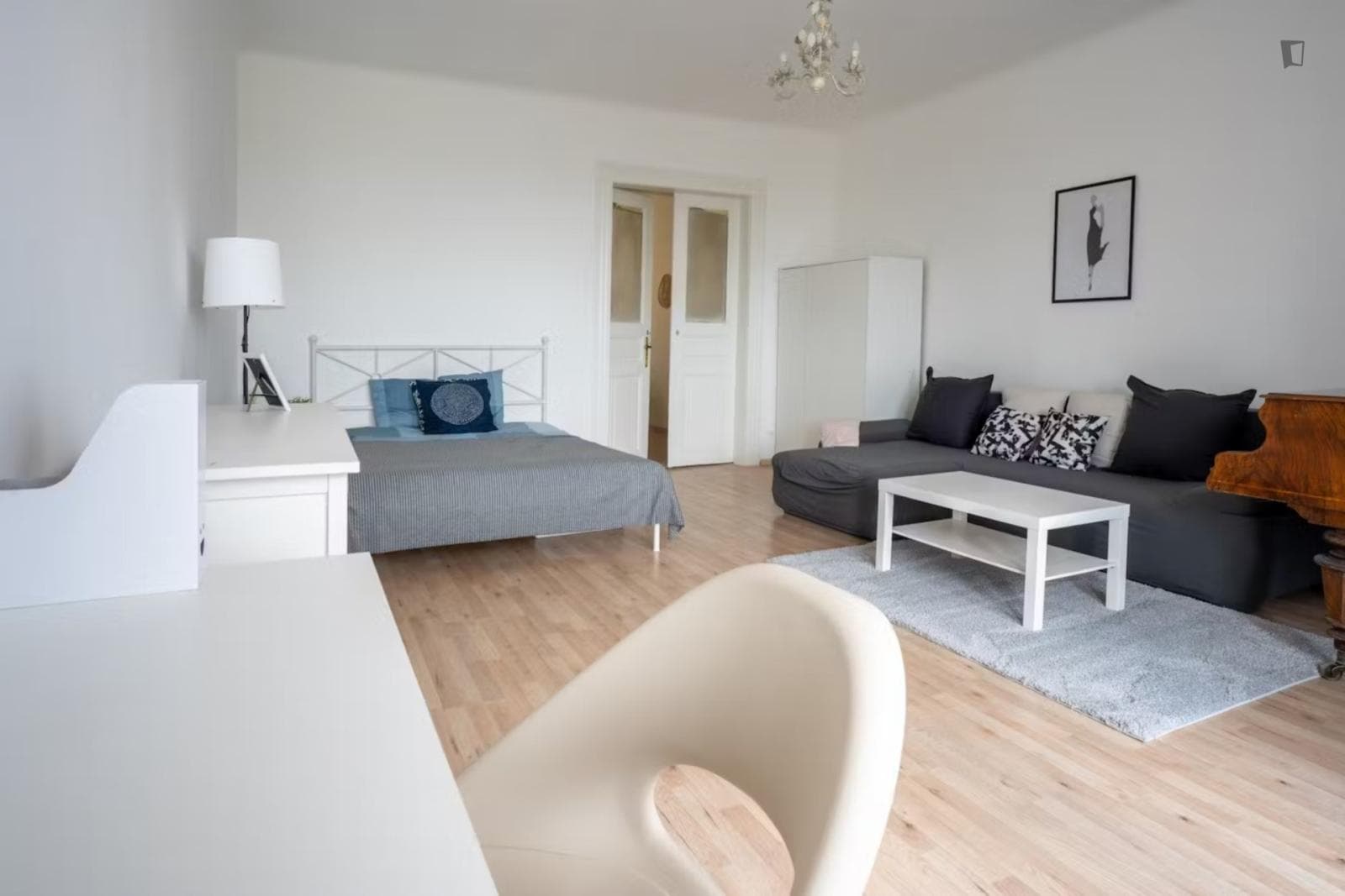 Large double bedroom in Ferencváros photo 1