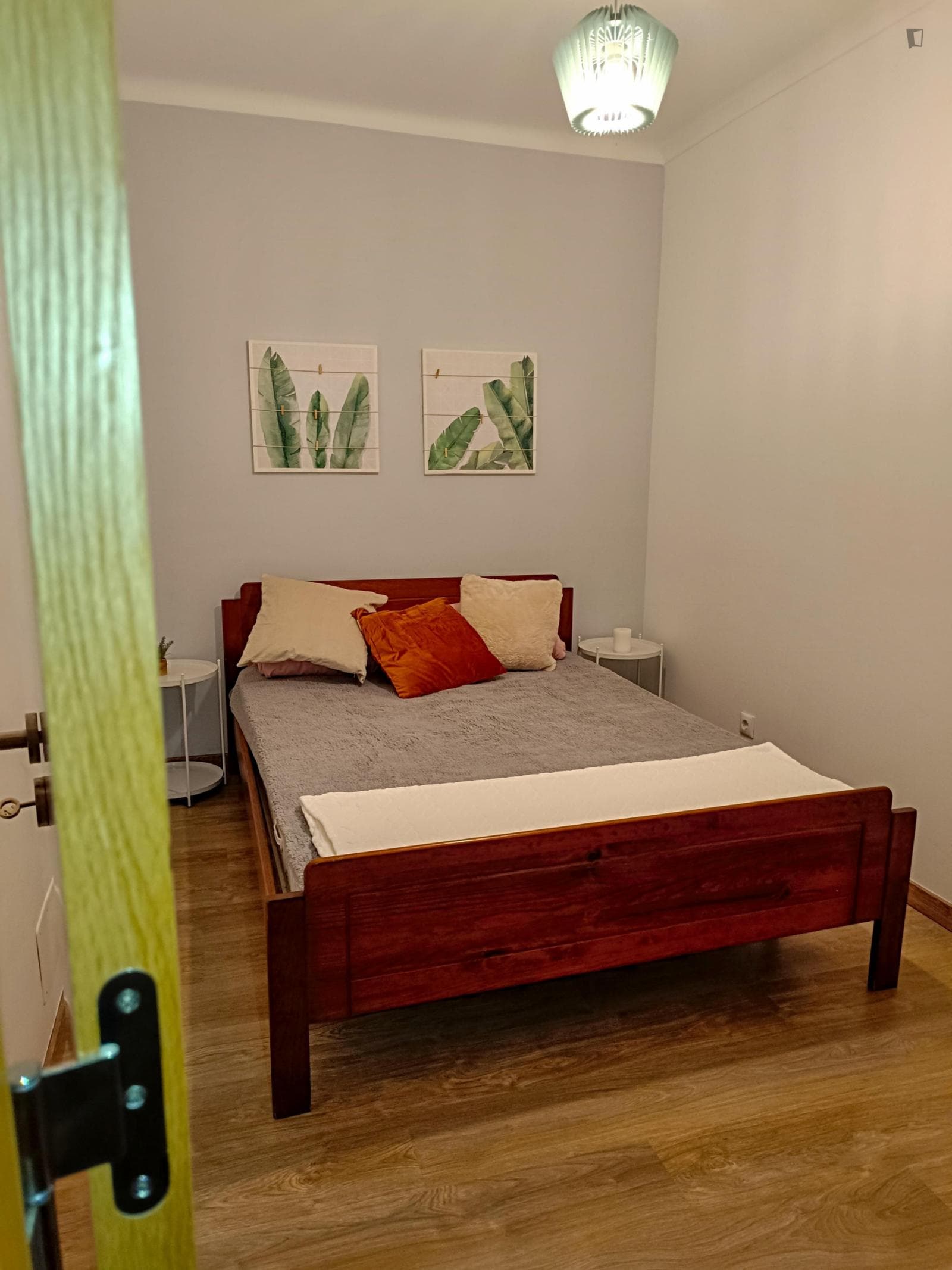 Comfy bedroom in the serene Vila Rosa neighbourhood photo 1