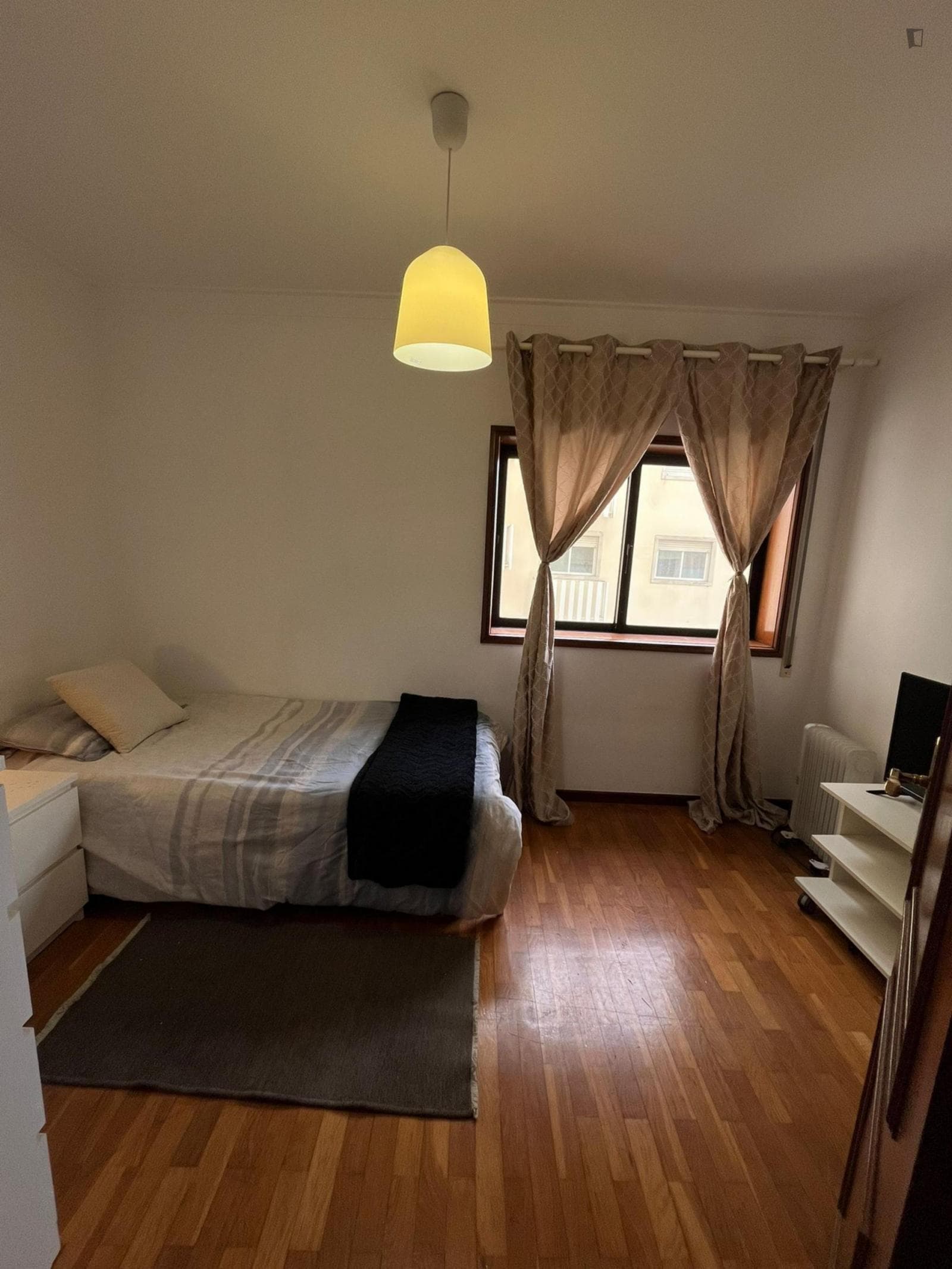 Delightful Single Bedroom close to Carcavelos Train Station photo 1