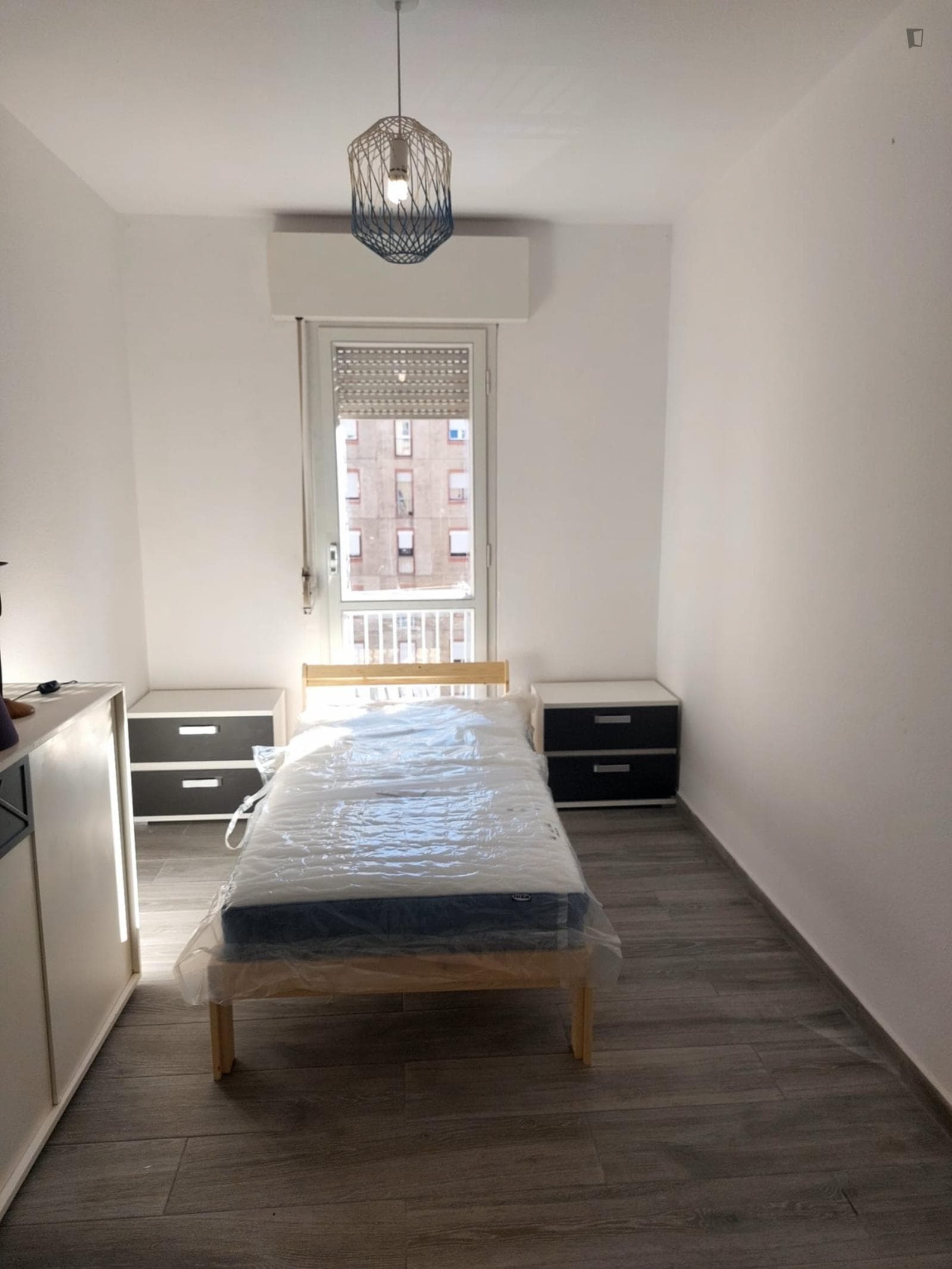 Pleasant single bedroom in Olivais photo 1