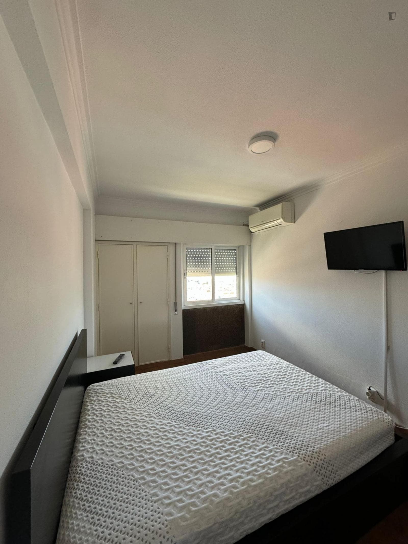 Tempting Single Bedroom close to Reboleira Train Station photo 1