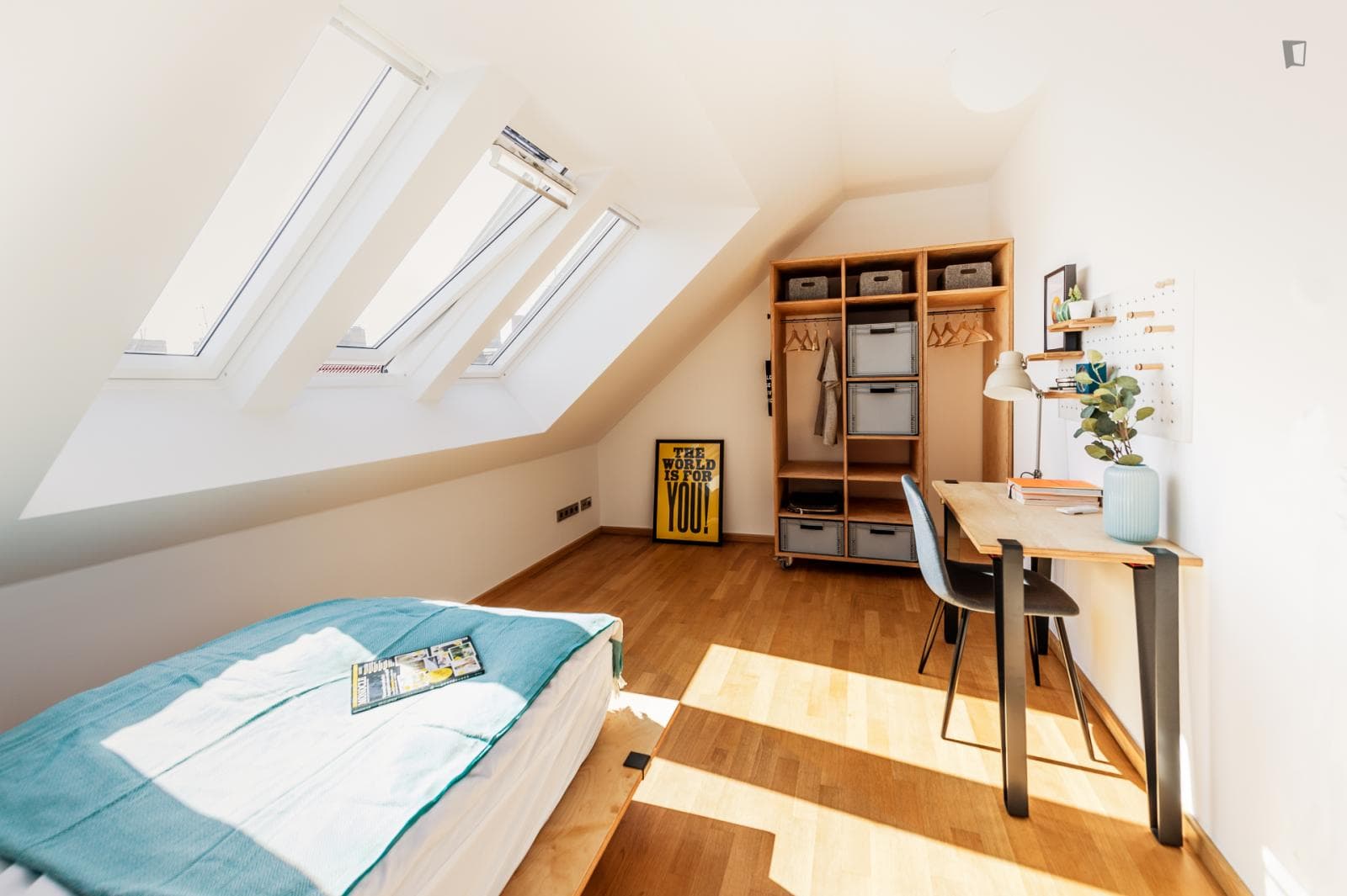 Stylish single bedroom in a shared flat in the vibrant Friedrichshain area photo 1
