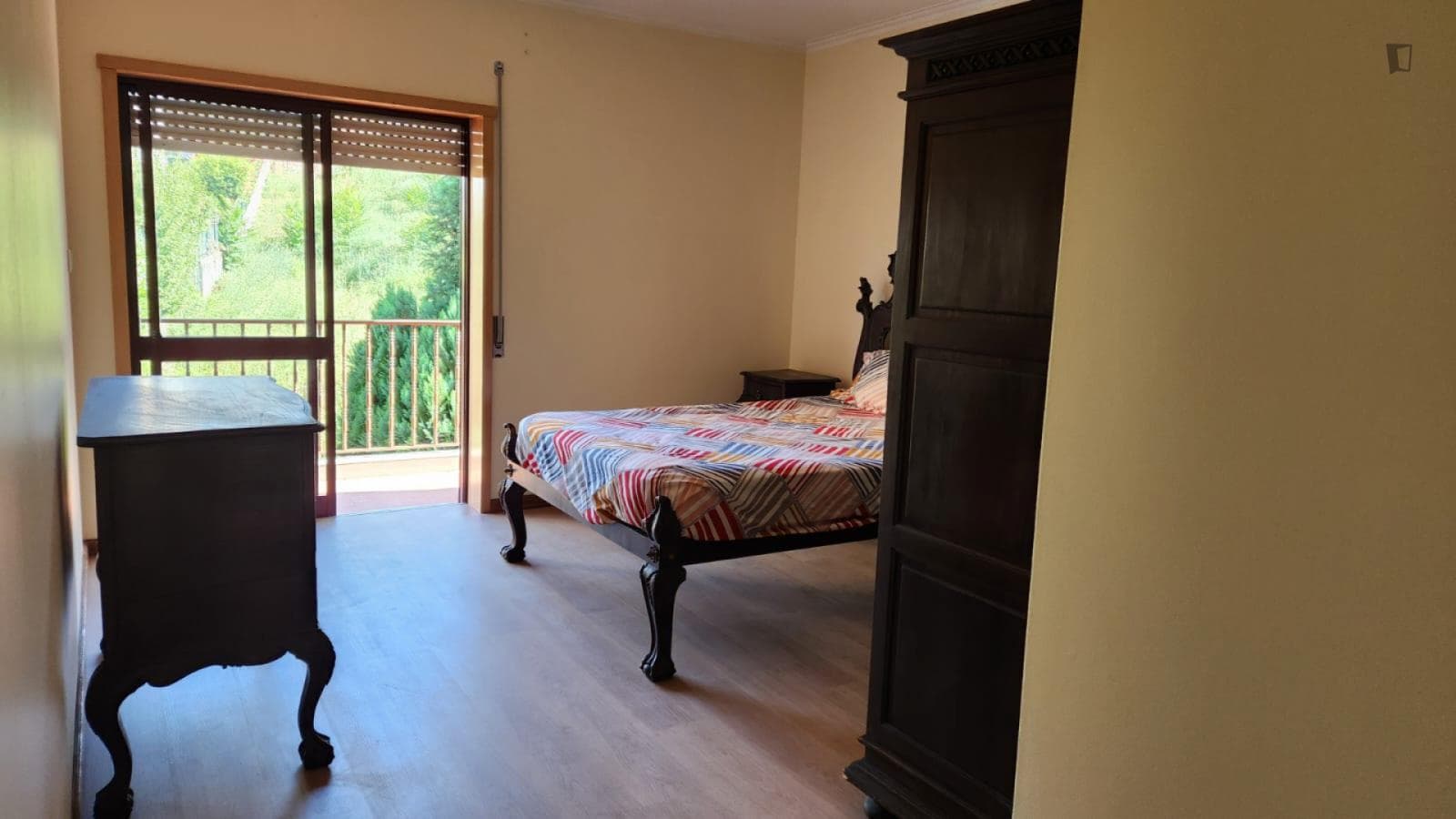 Spacious and welcoming bedroom in the heart of Braga photo 1