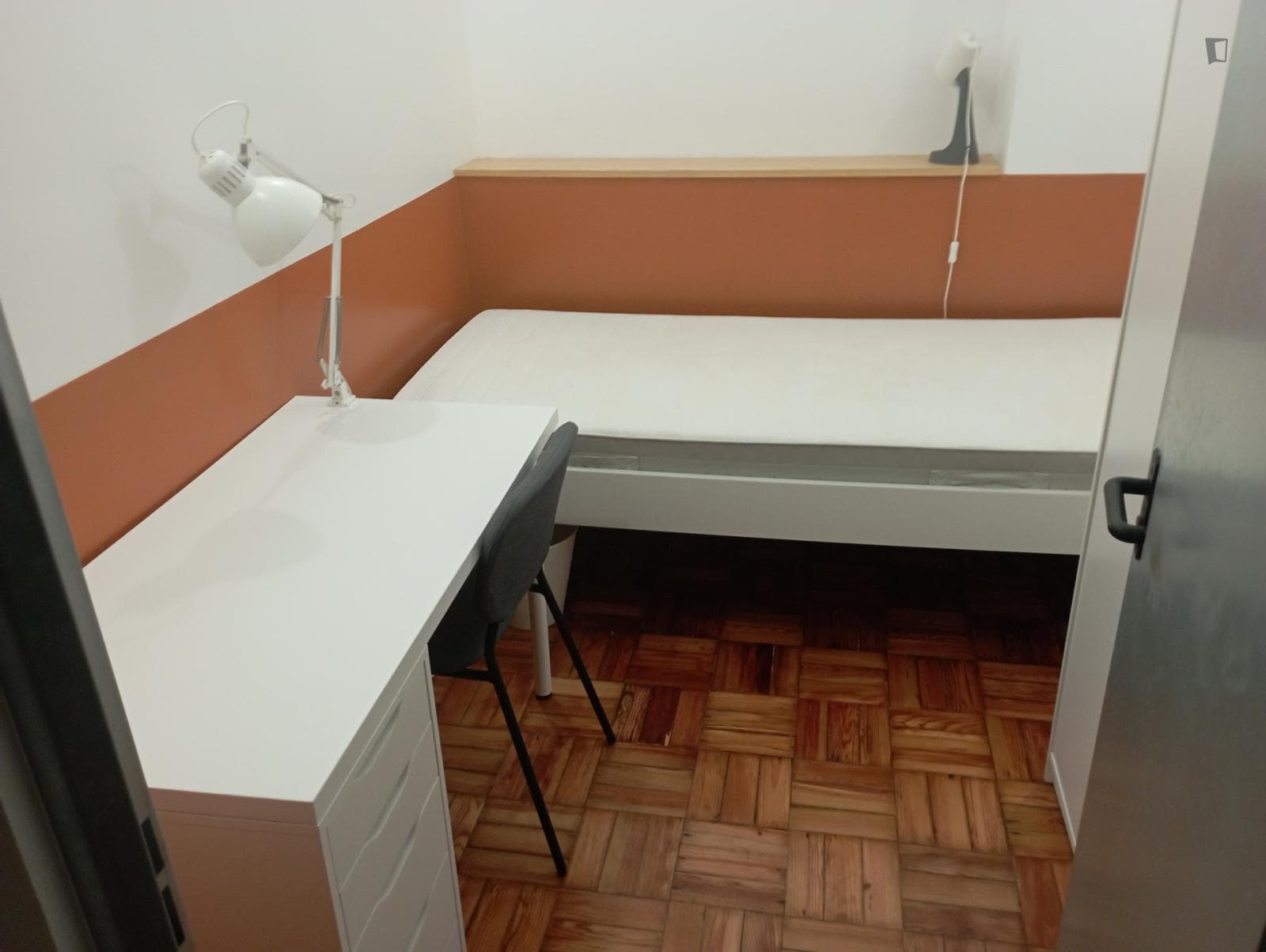 Nice single bedroom in Ameixoeira photo 1