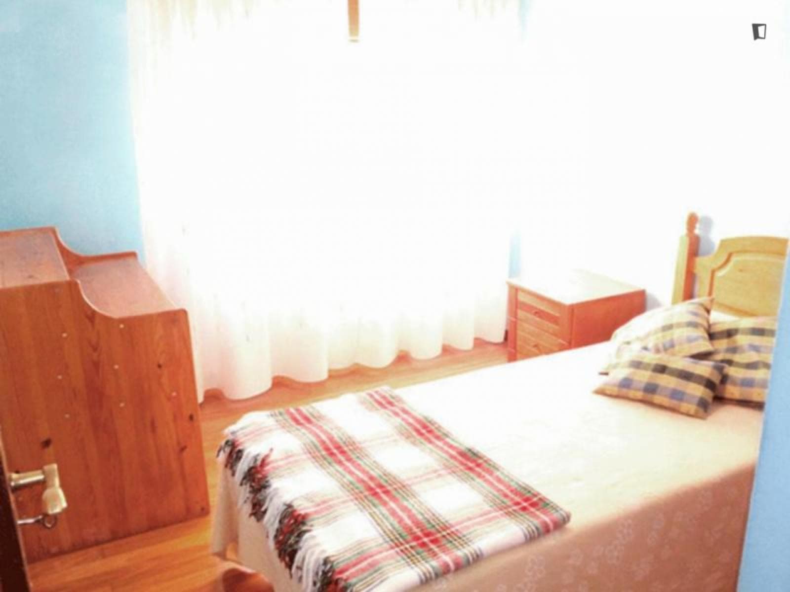 Cozy single bedroom in apartment in a quiet neighbourhood well connected to the city center photo 1