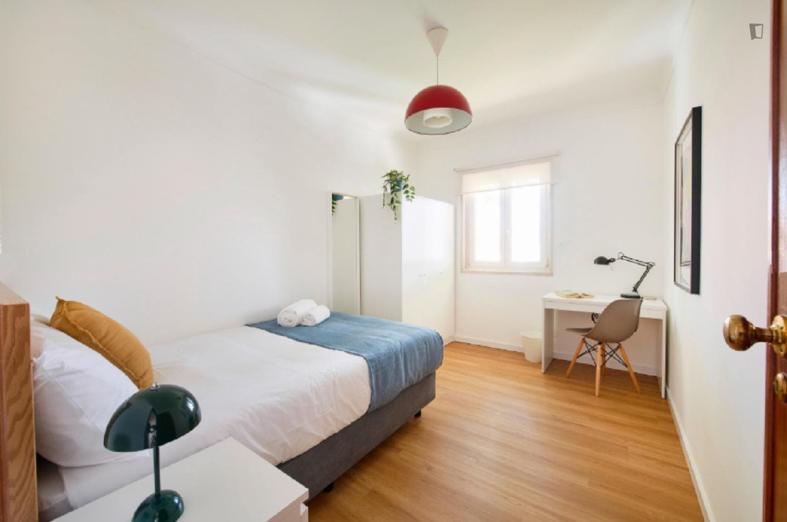 Elegant Double Bedroom close to Benfica Train Station photo 1