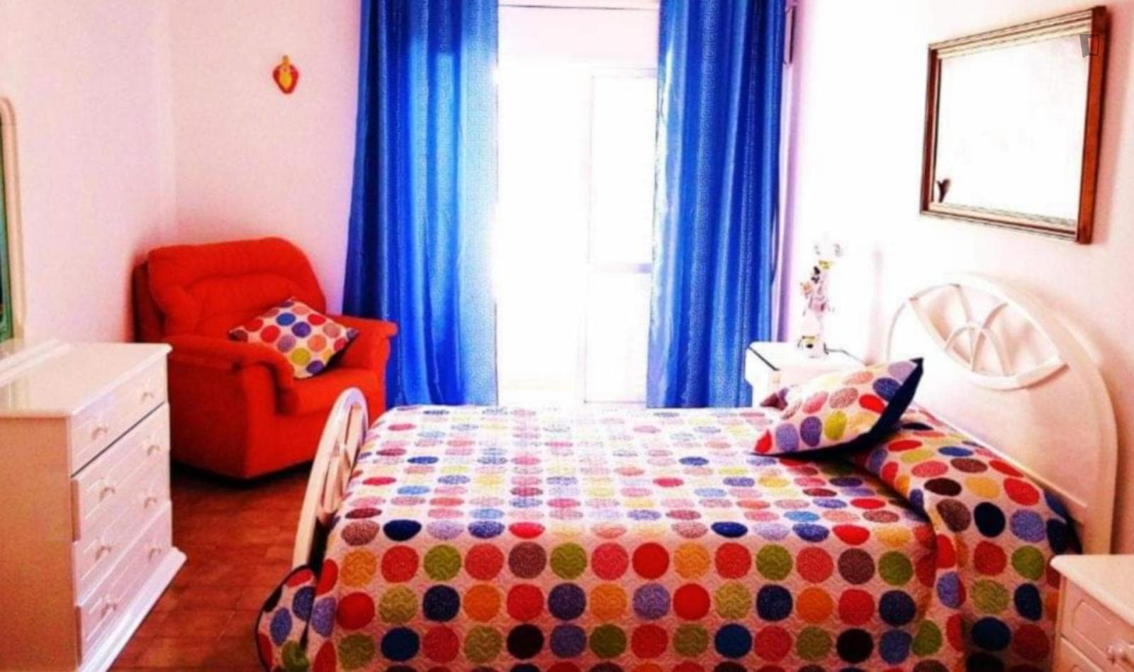Colourful Single Bedroom with a private bathroom close to Portimão Train Station photo 1