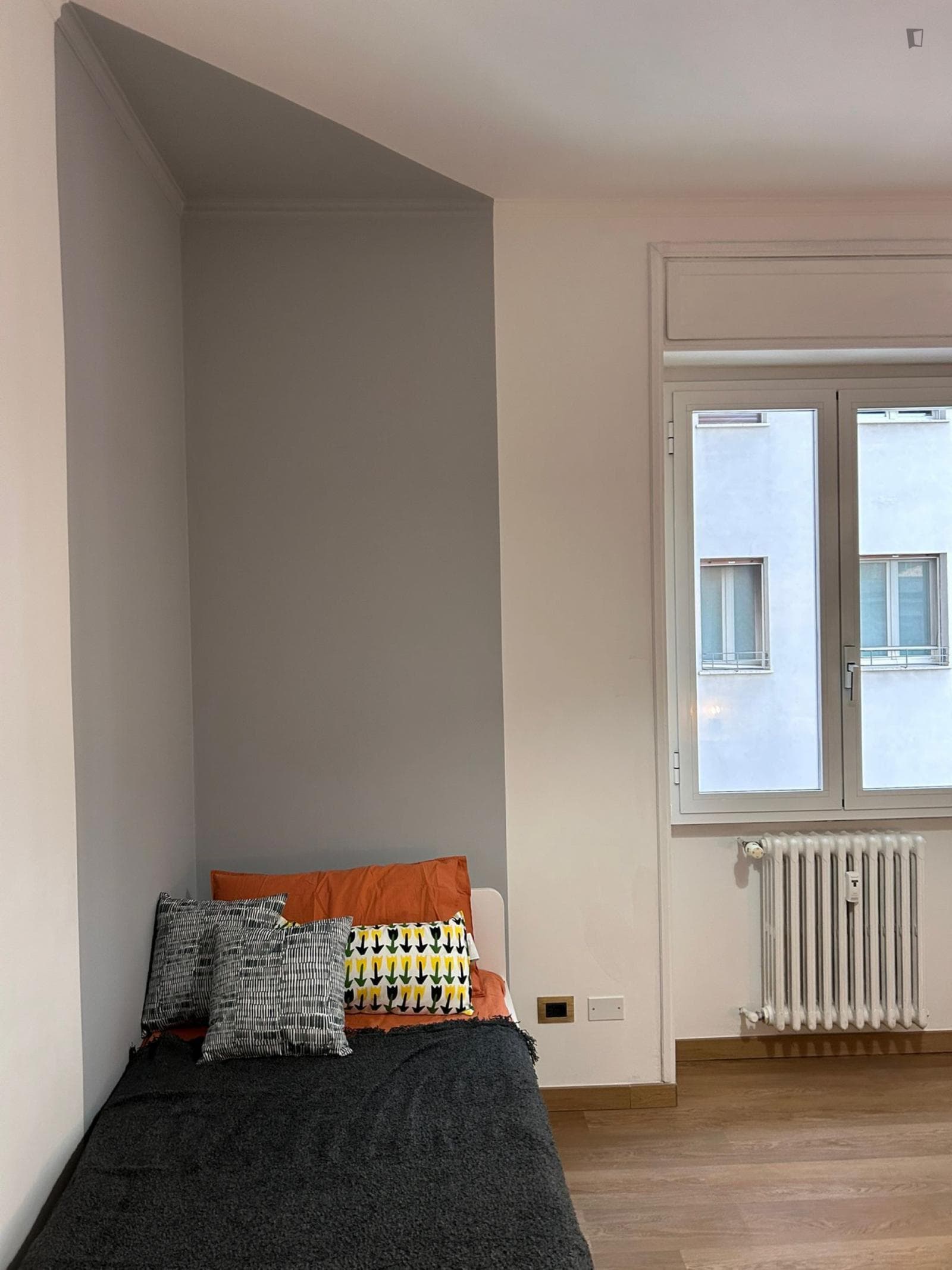 Comfortable single bedroom in shared flat near the Stazione FS metro station photo 1