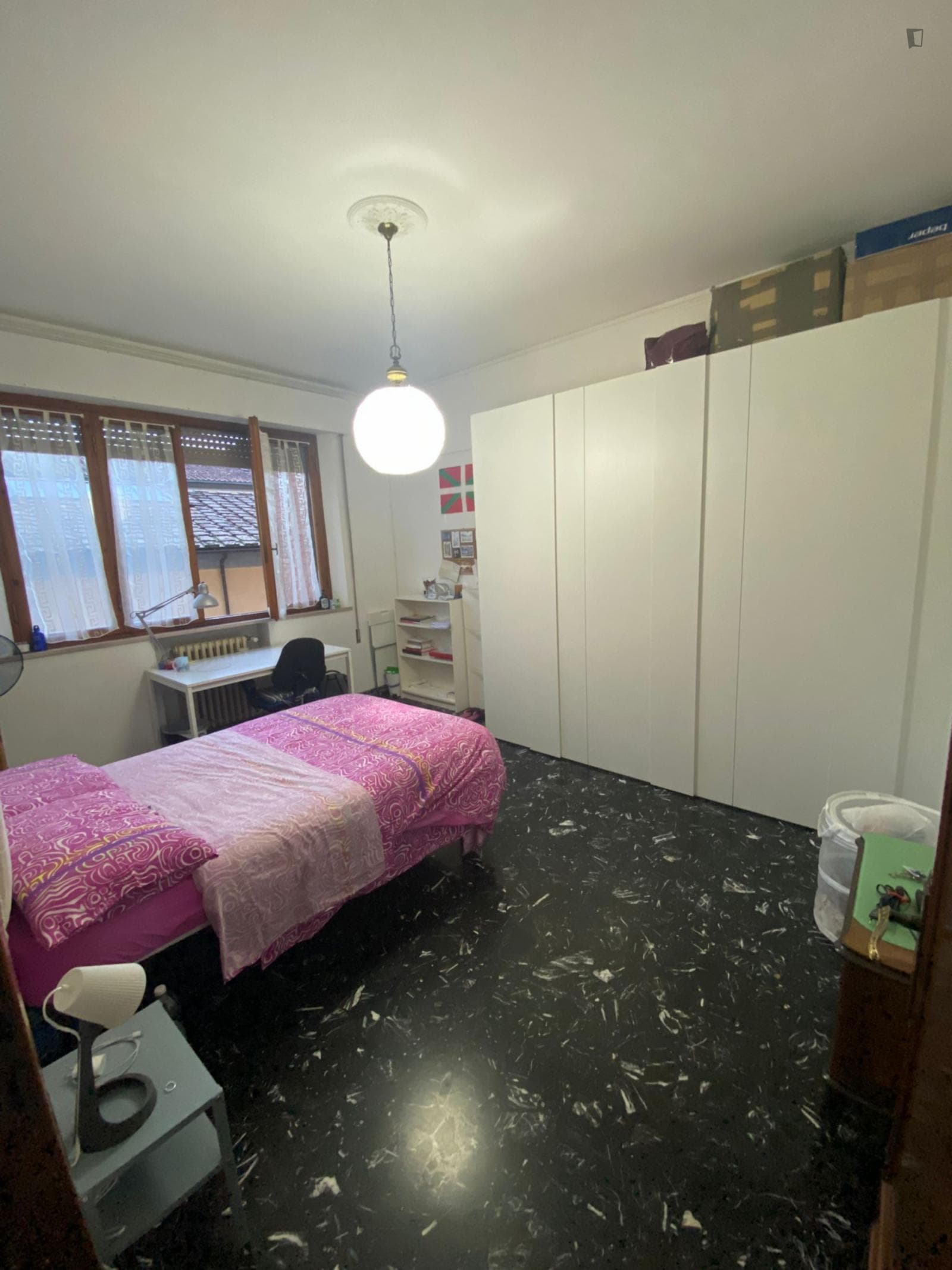 Single bedroom in a 4 bedroom apartment in Siena photo 1