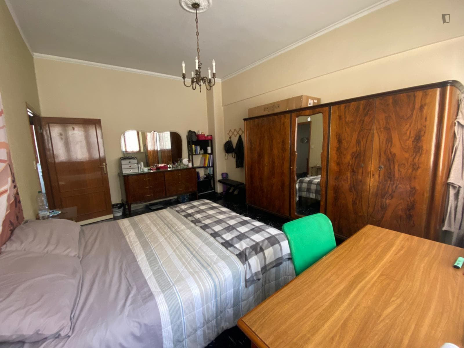 Comfy bedroom in a 4 bedroom apartment in Siena photo 1