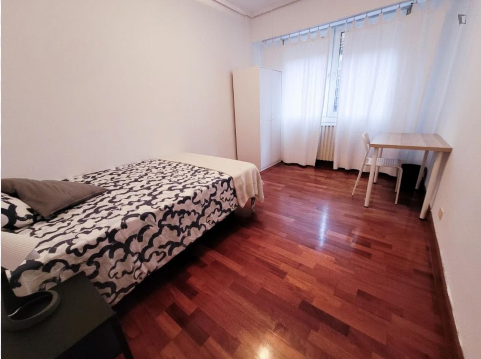 Welcoming double bedroom near the Deustu metro photo 1