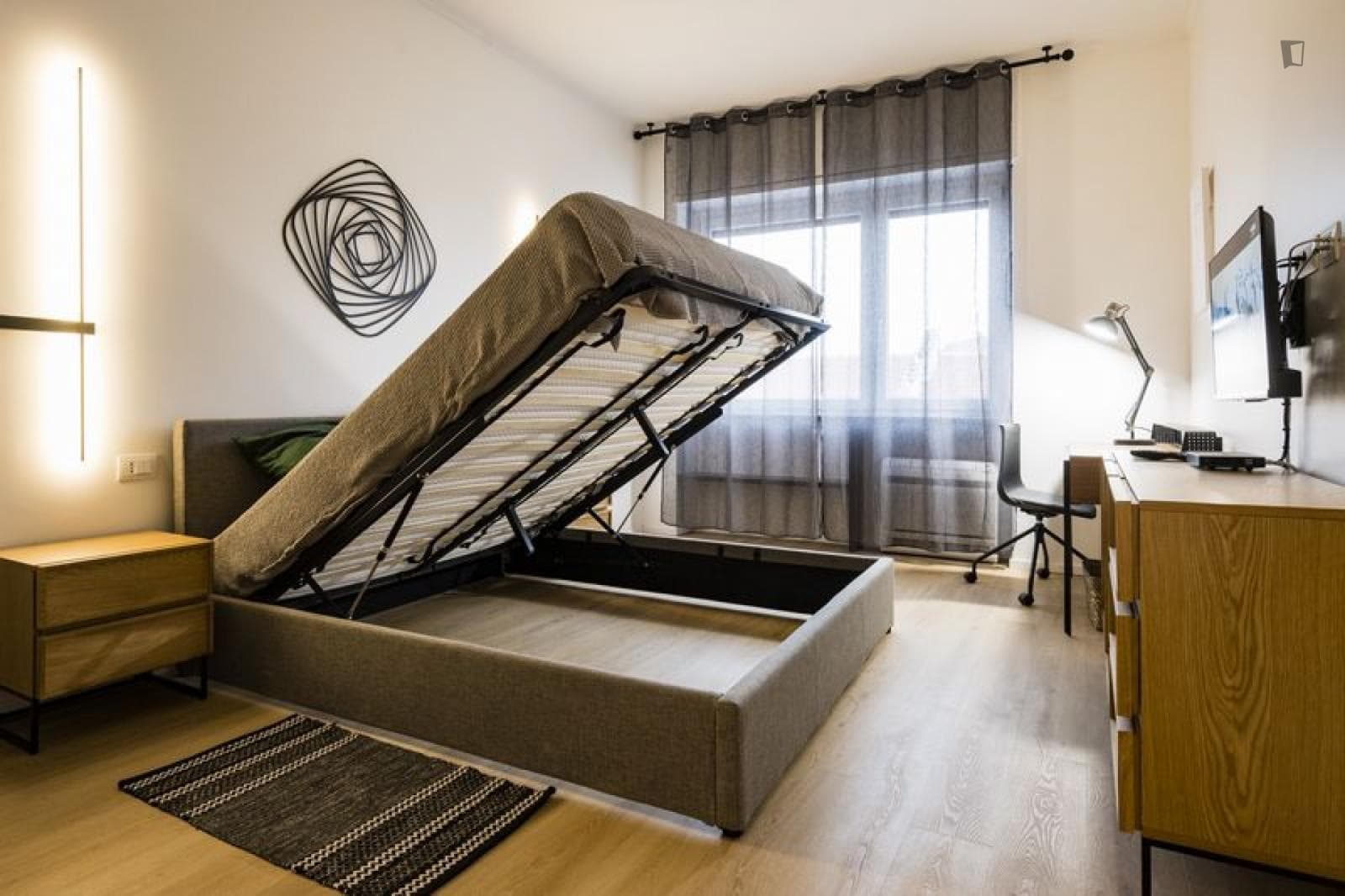Modern bedroom in a 2 bedroom flat with 2 bathrooms photo 1