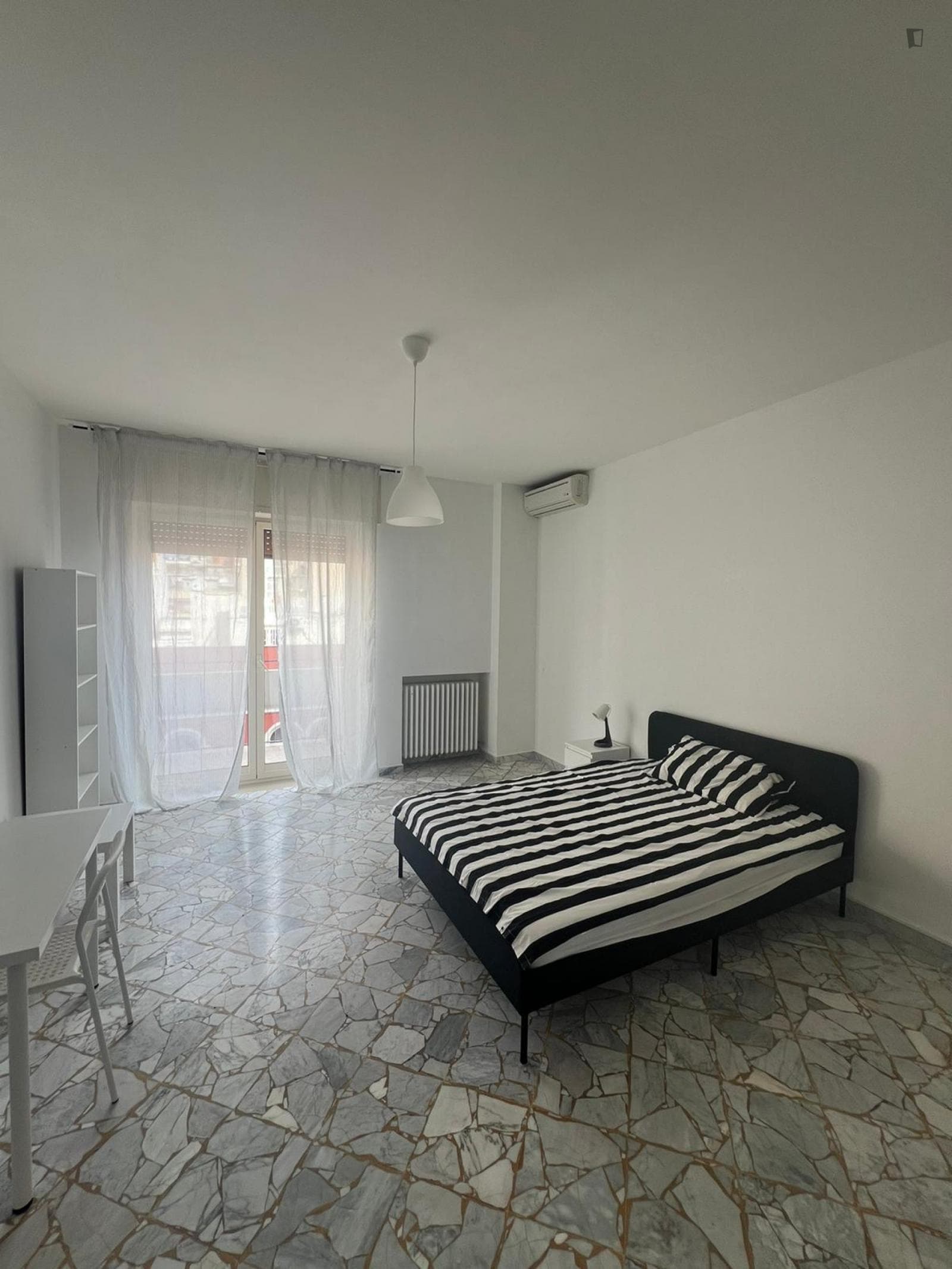 Spacious single bedroom with a balcony, in Murat photo 1