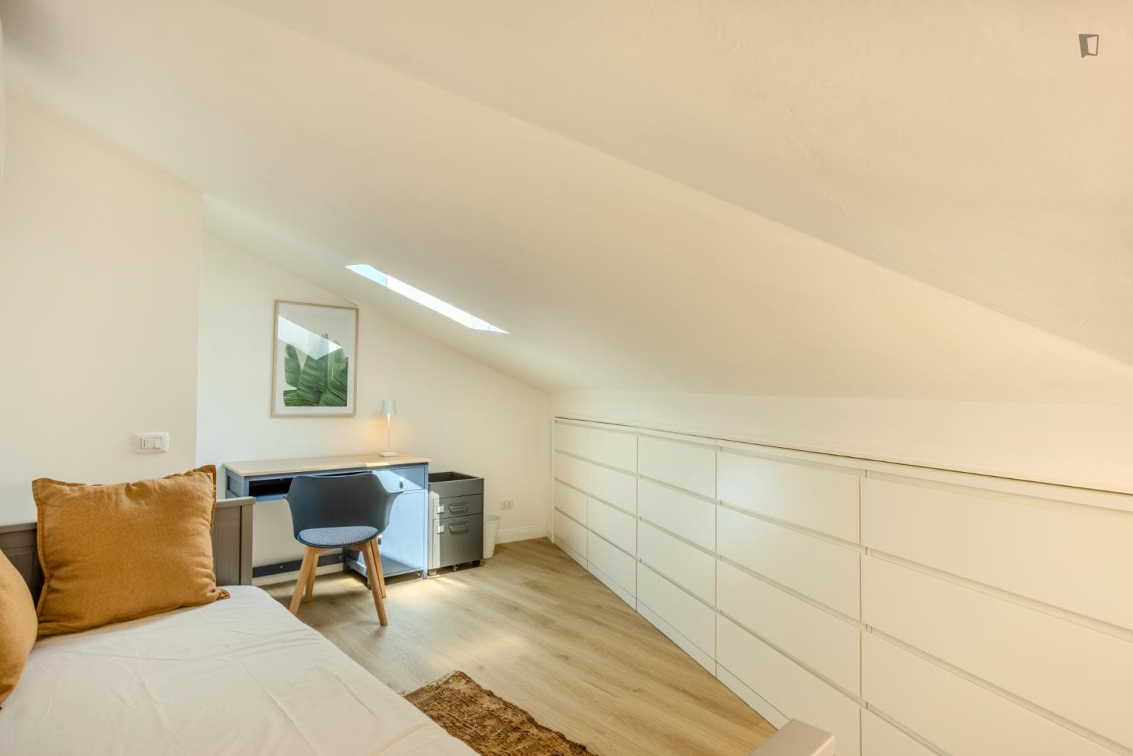 Single Bedroom in a 4 Bedroom Apartment photo 1