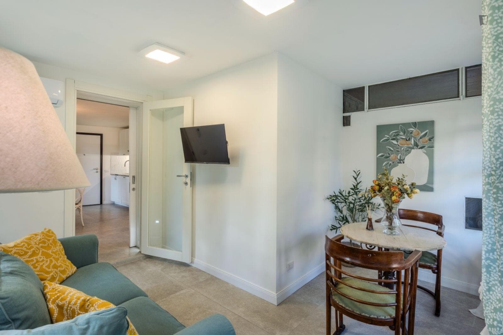 Double Bedroom in a fully equipped 2-Bedroom apartment photo 1