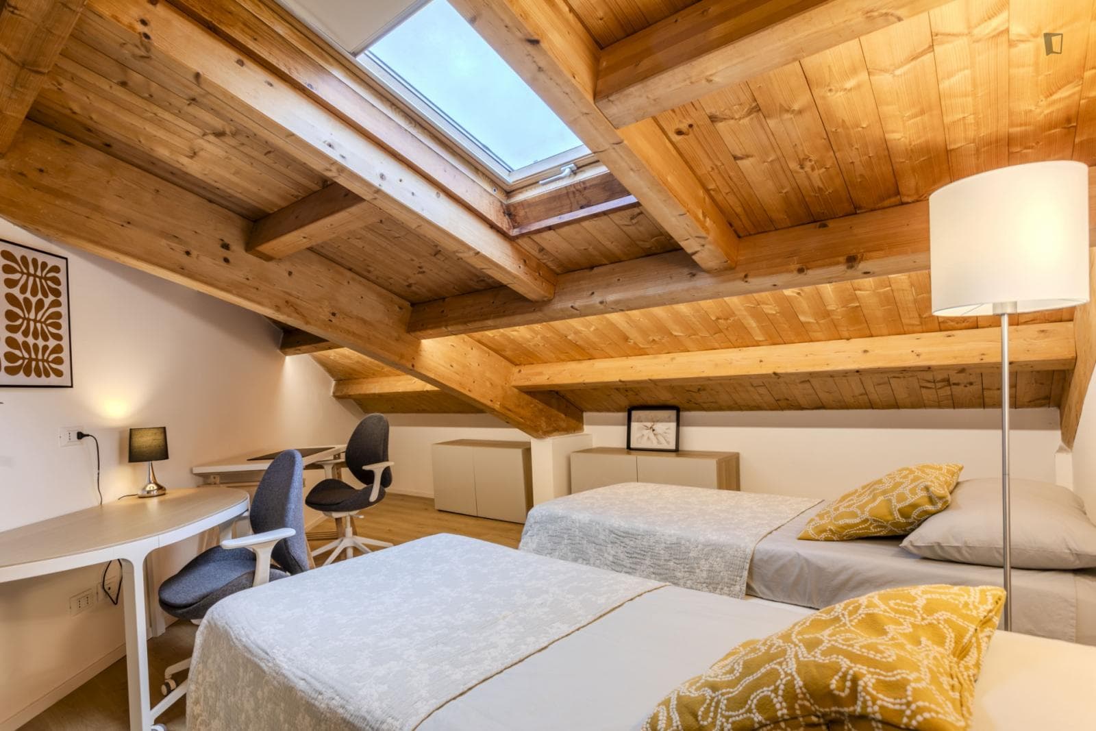 Twin bedroom in a modern apartment photo 1