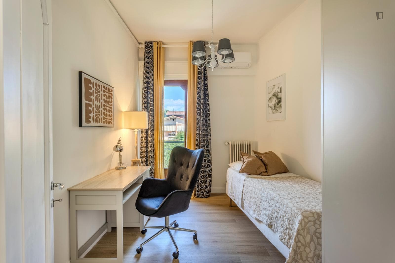 Modern Single Bedroom in a Shared Apartment photo 1