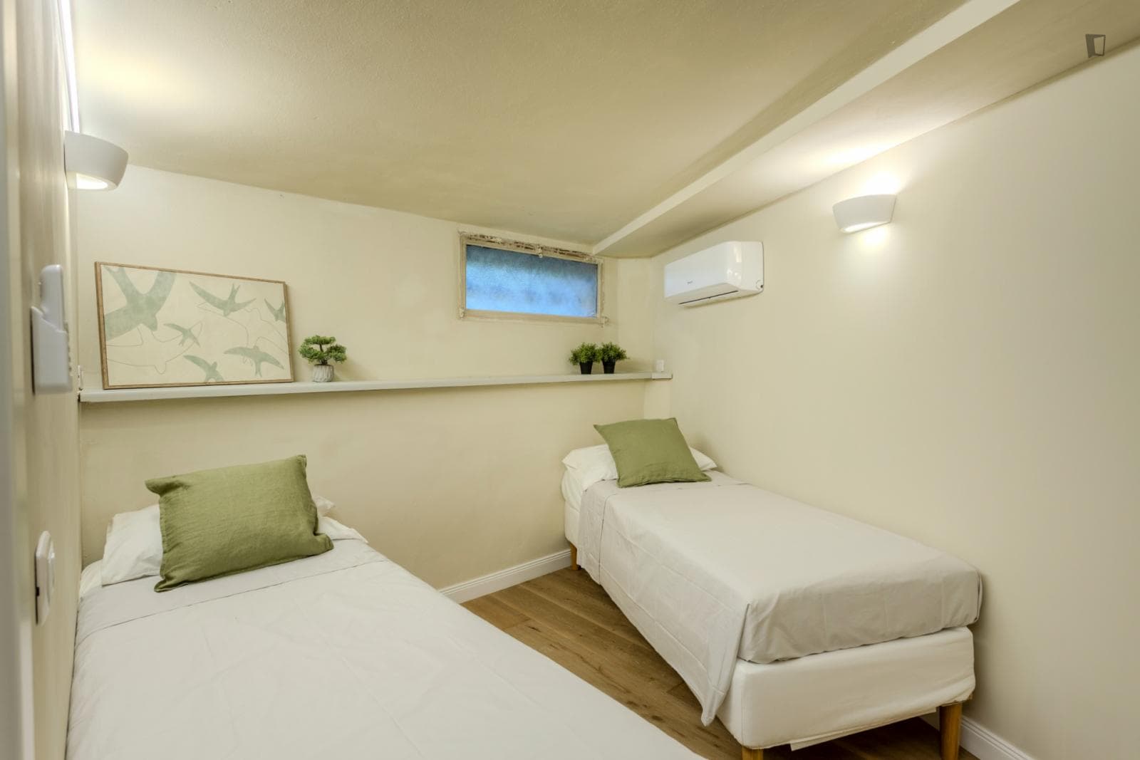 Modern Twin Bedroom in a shared apartment photo 1