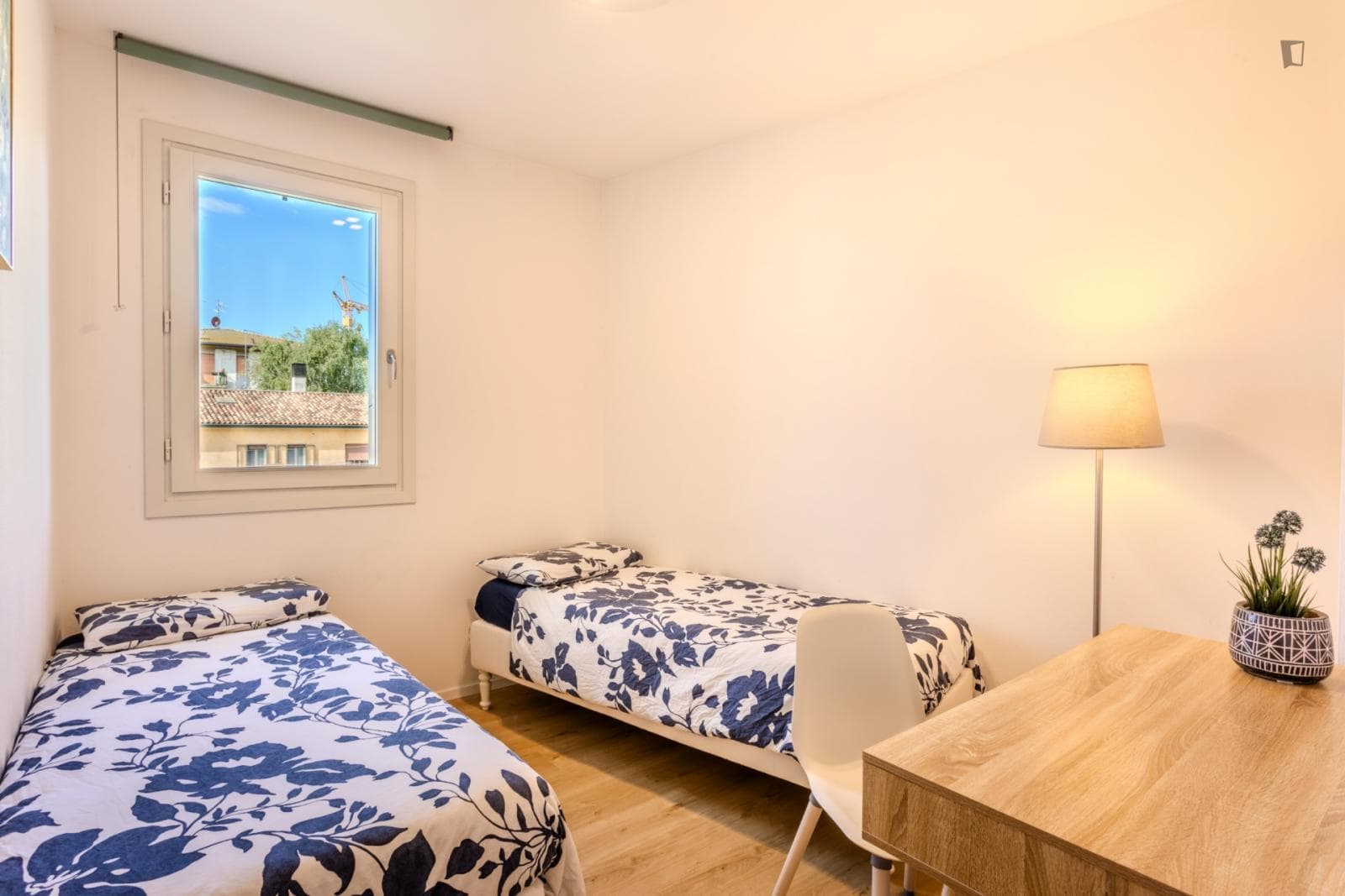 Twin bedroom in a modern and bright apartment photo 1