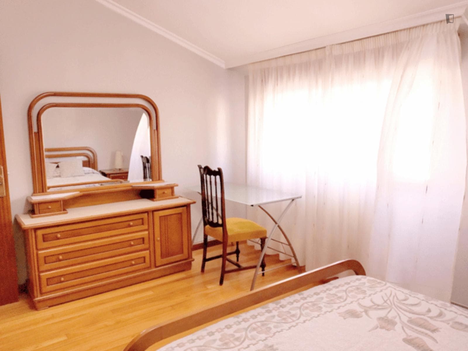 Spacious double bedroom in apartment with outdoor area well connected to Vigo city center photo 1
