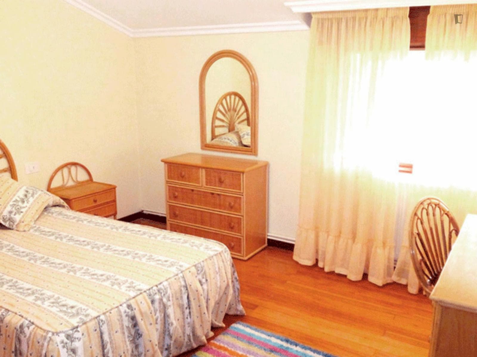Comfortable double bedroom in quiet neighbourhood well connected to Universidad de Vigo photo 1