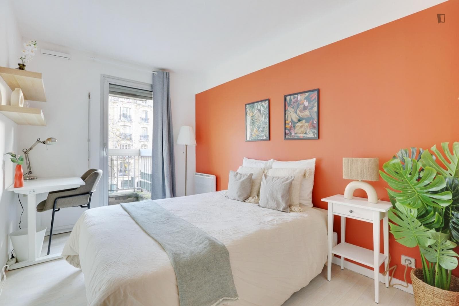 Colorful Bedroom of 10 m² in Boulogne-Billancourt photo 1
