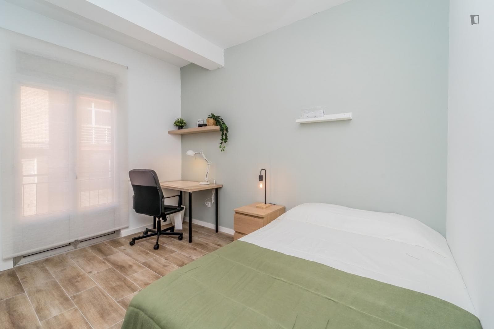 Attractive single bedroom with balcony photo 1